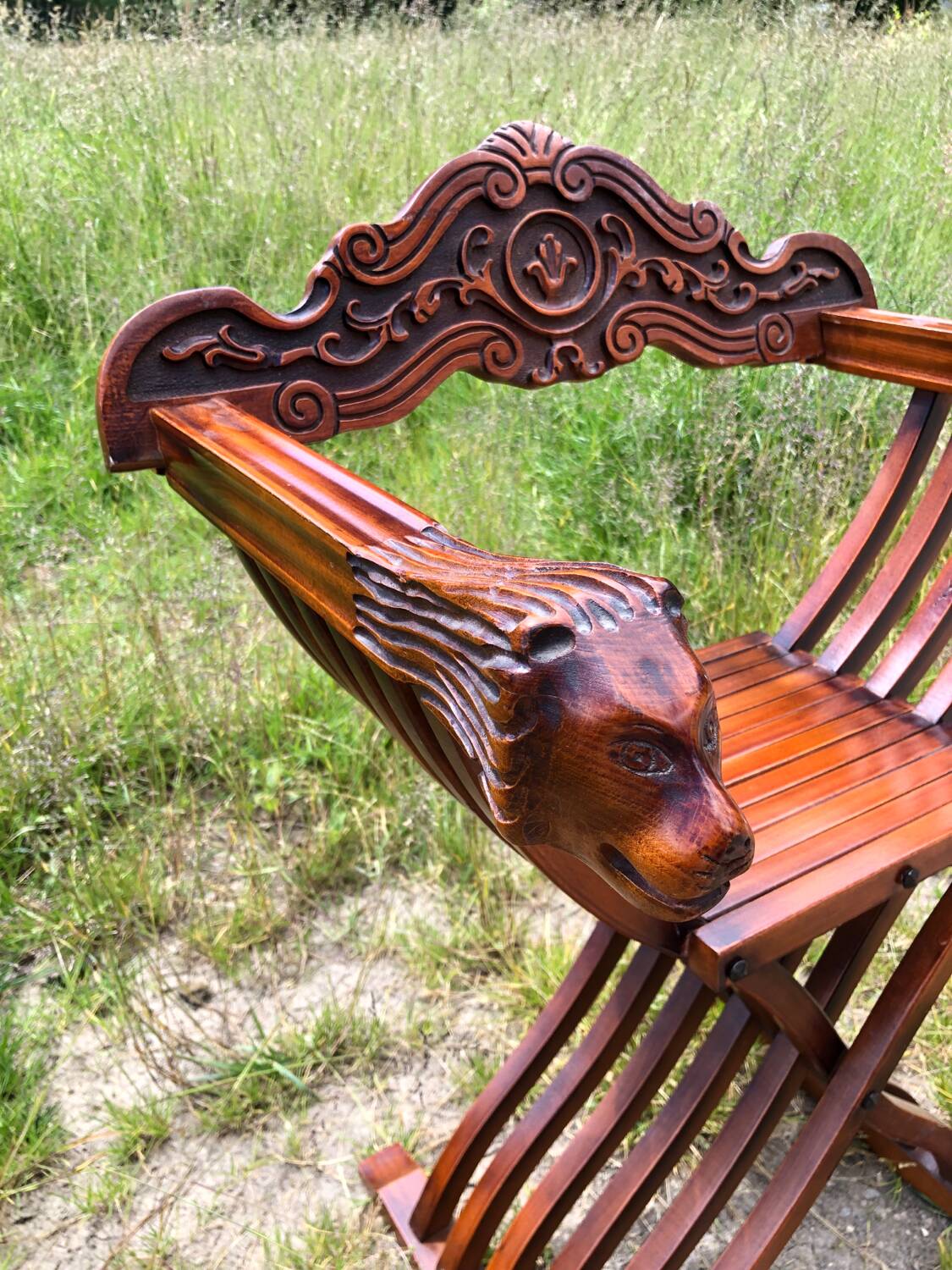 Carved wood Dagobert armchair