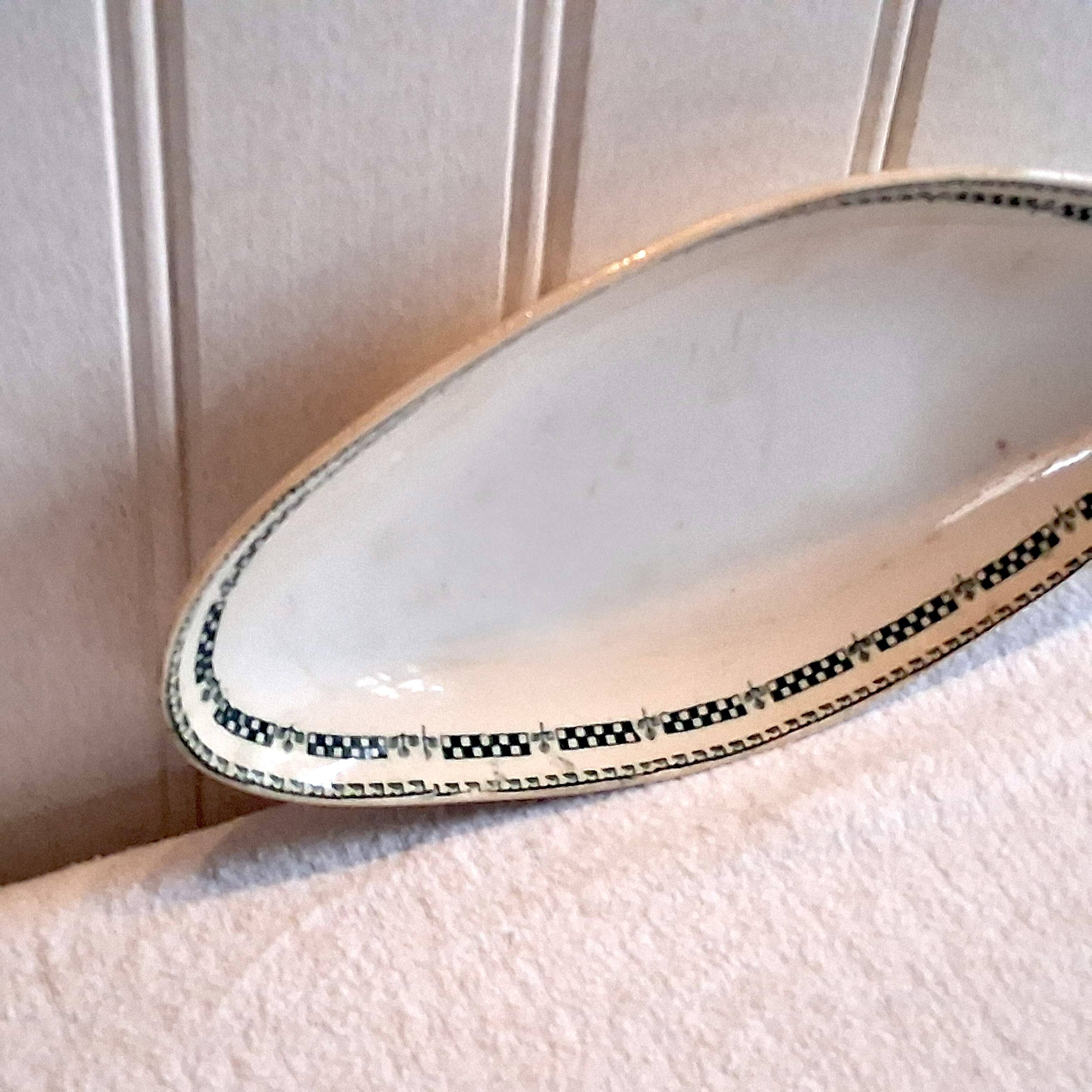Old ironstone platter from Gien in good condition.