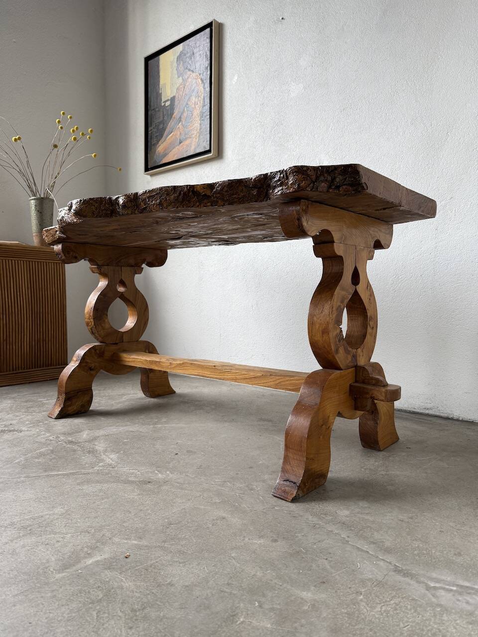 Table artisanale en orme massif, art populaire