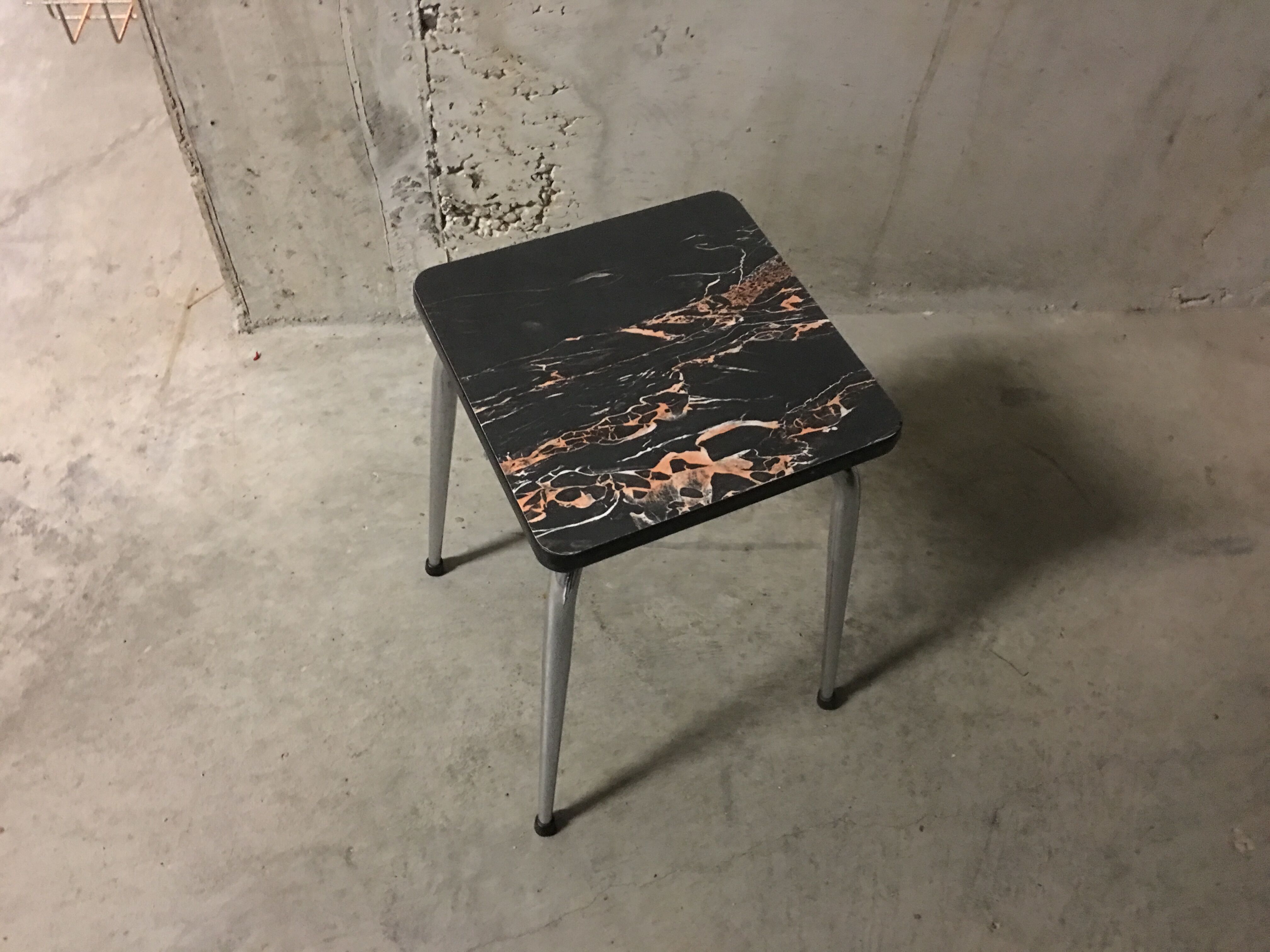 Stool in formica 70
