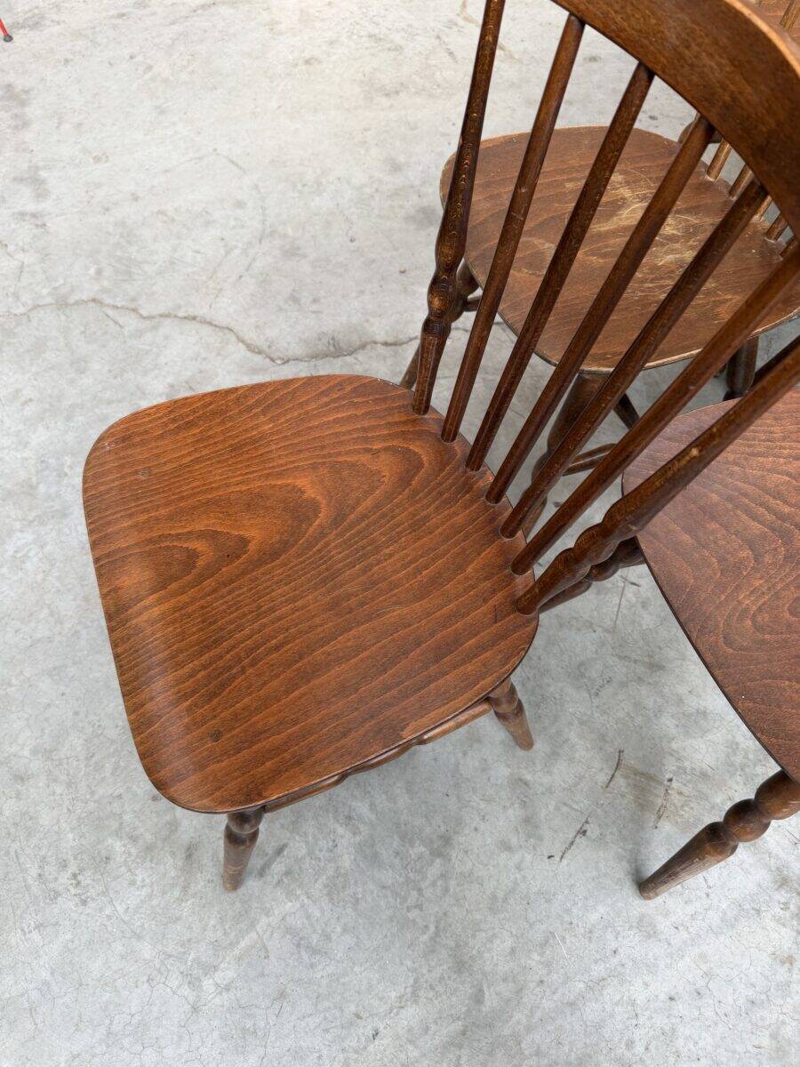 Suite de 10 chaises bistrot