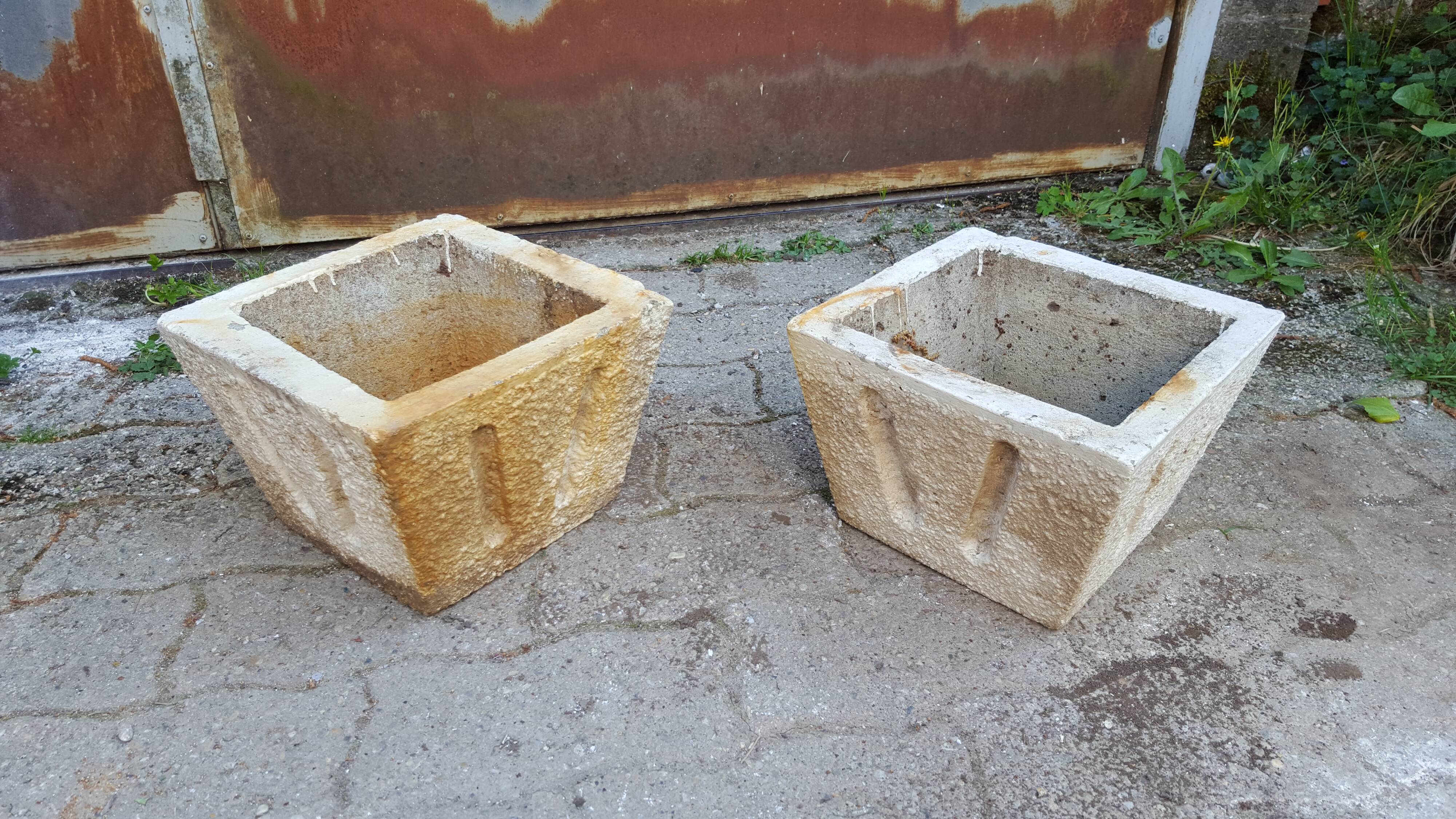 PaIrène of canic planters in vintage cement 1960/70