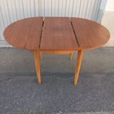 Vintage table with integrated extension