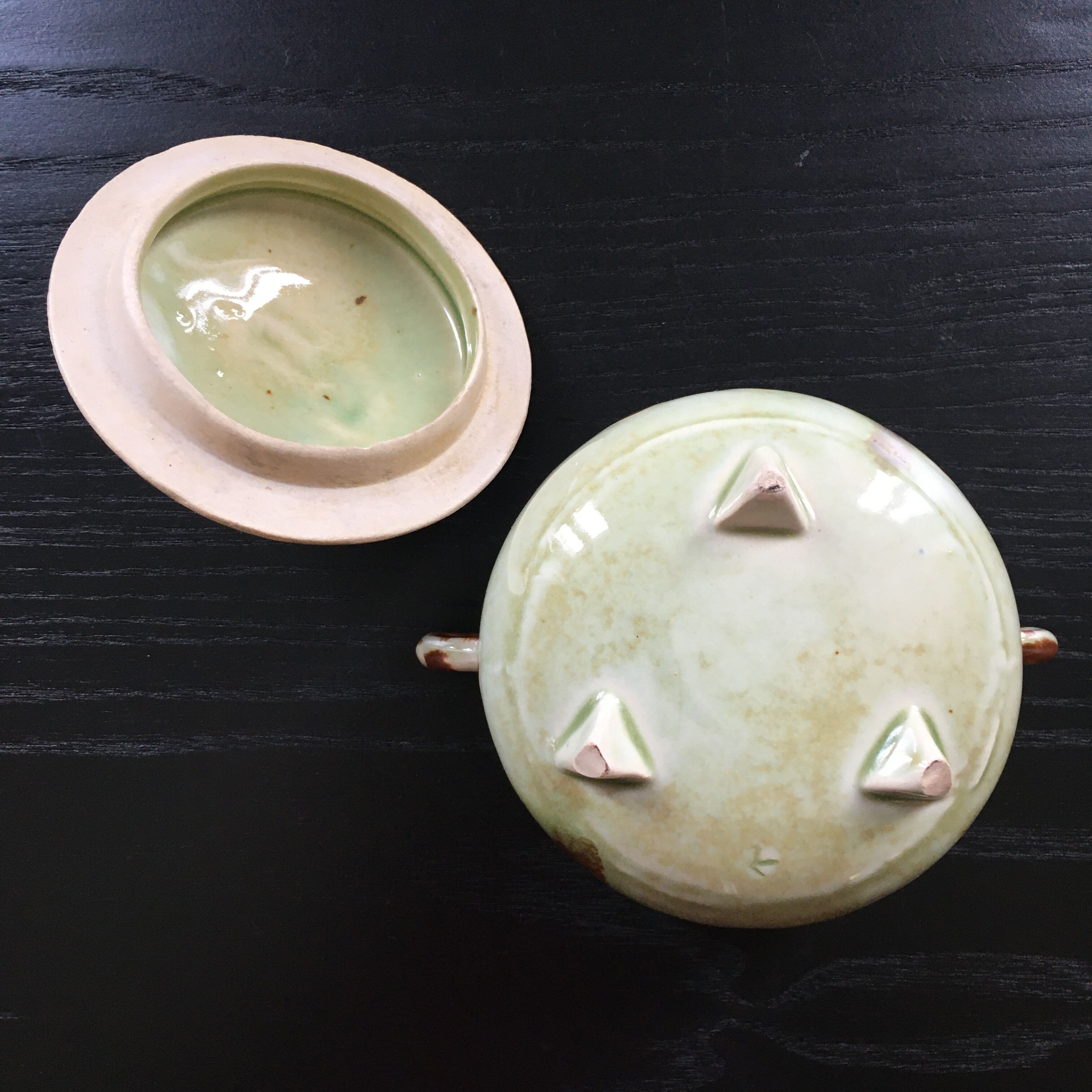 Flamed tripod sugar bowl