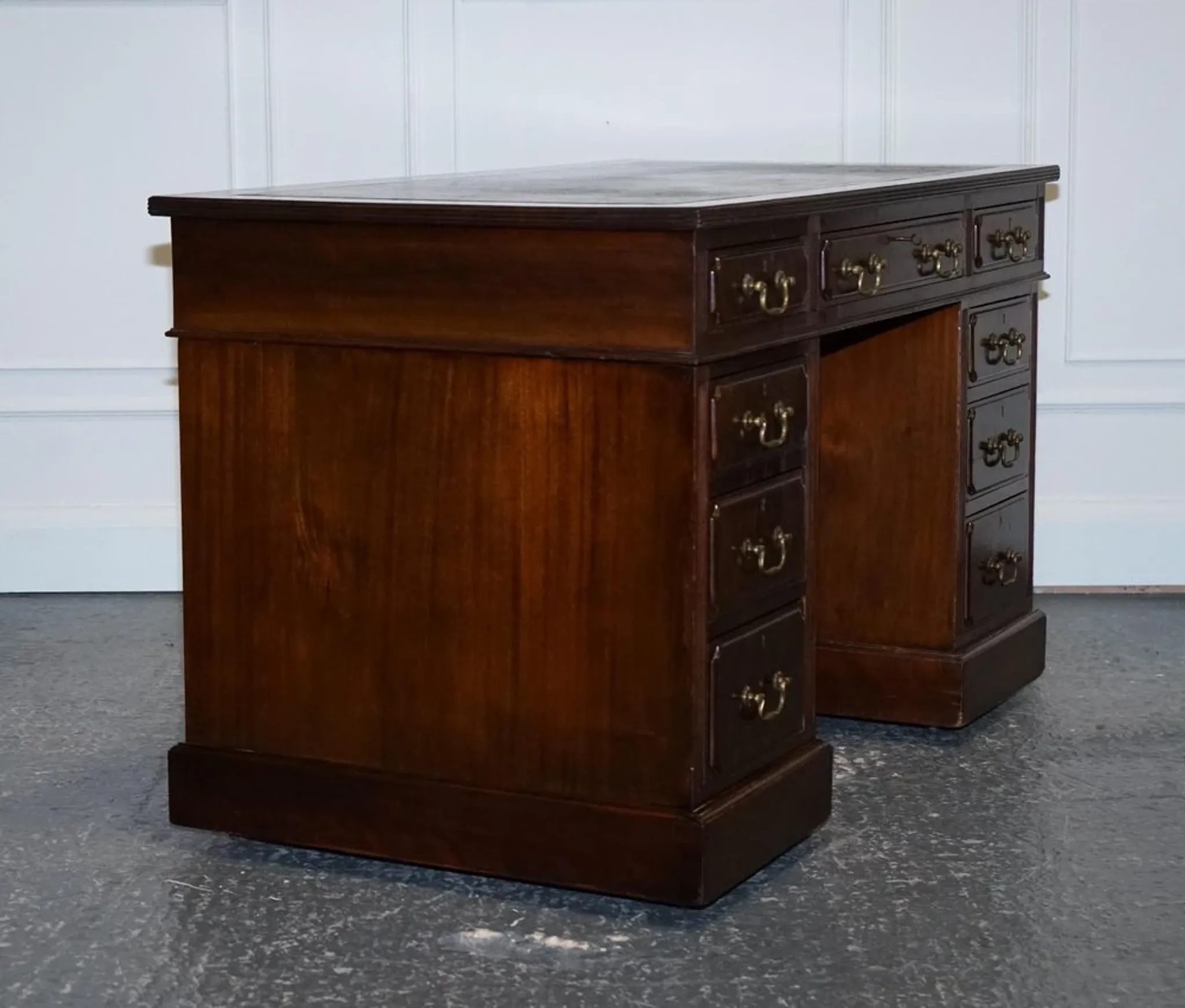 Antique Pedestal Desk by Edwardian Maple & Co, 1890