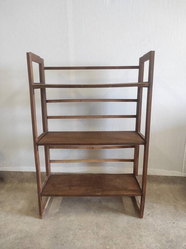 Foldable and stackable wooden shelves