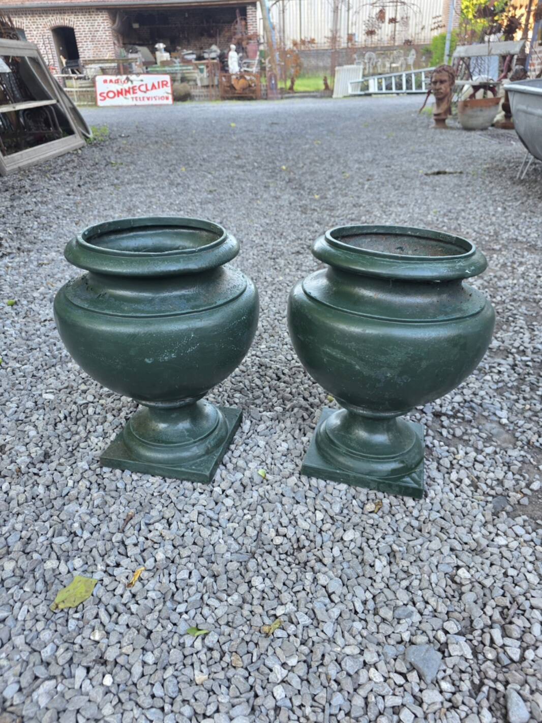 Paire de vases medicis en fonte du XIXème