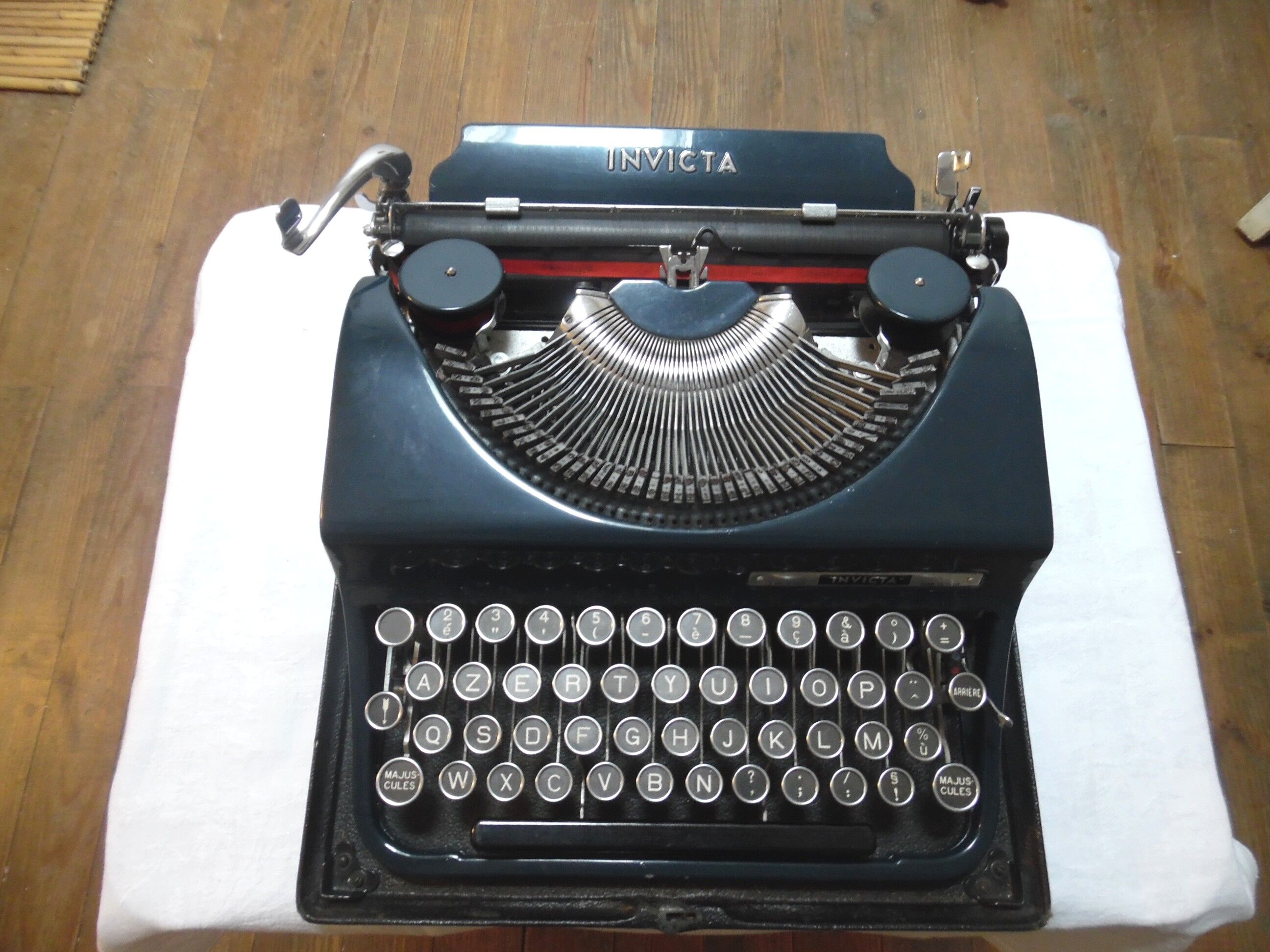 Invicta olivetti typewriter