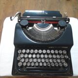 Machine à écrire  olivetti invicta