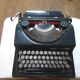 Machine à écrire  olivetti invicta