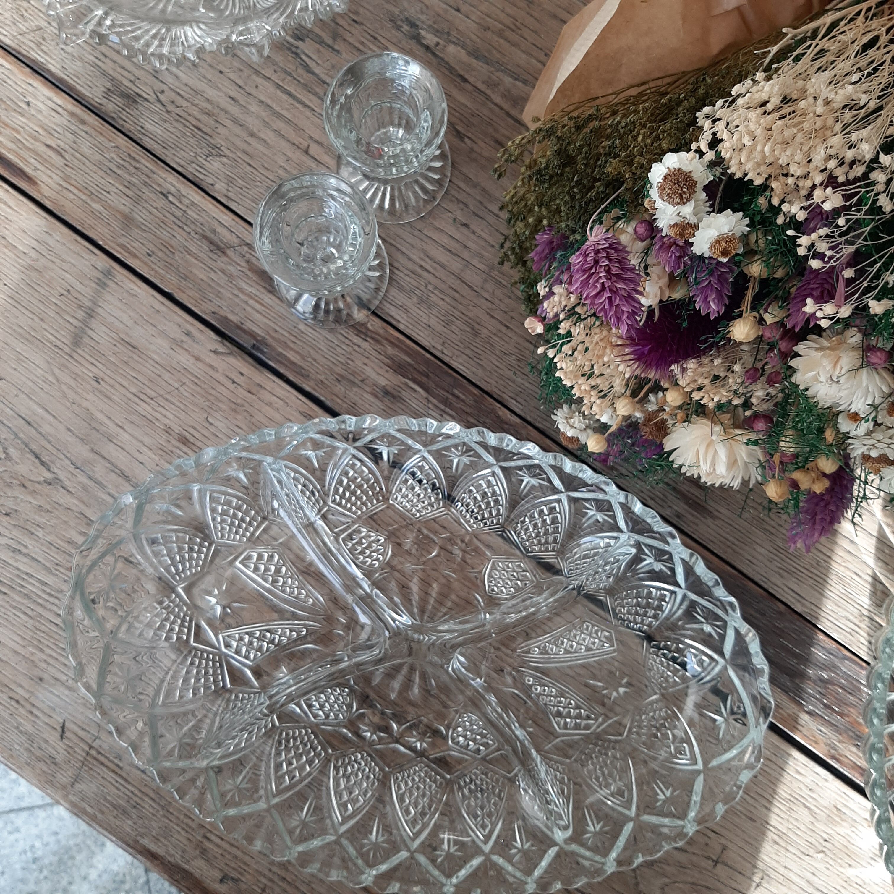 Vintage compartmentalized aperitif dish