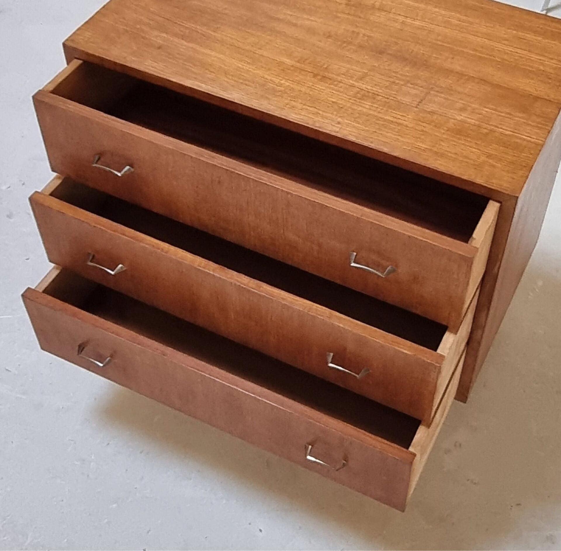 Mid-century drawer cabinet