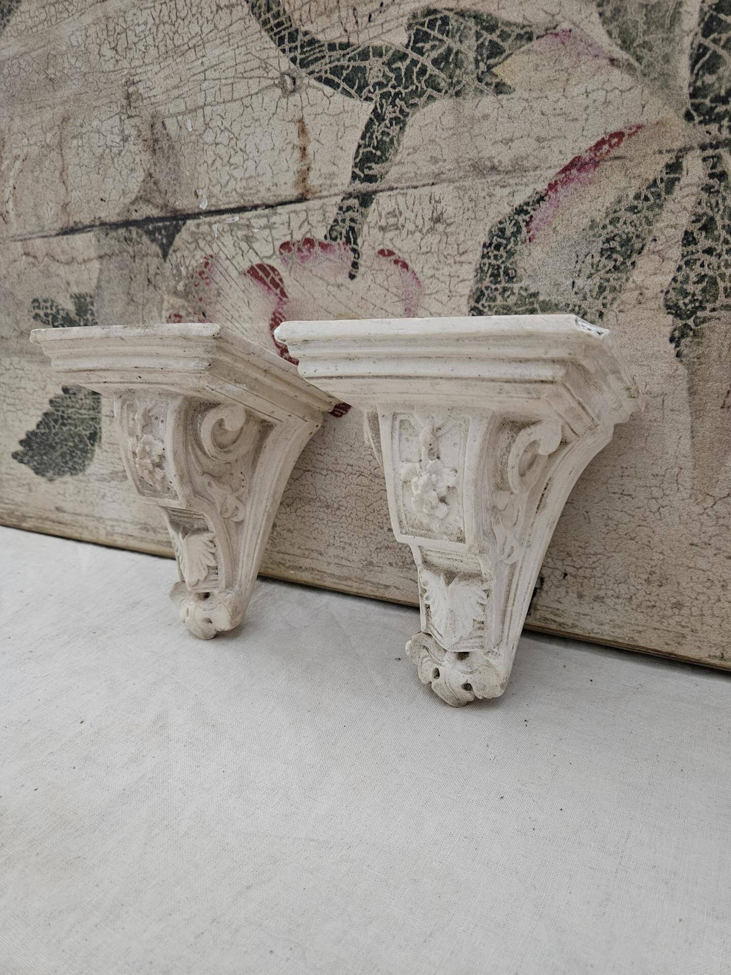 Pair of plaster wall brackets - Shelves