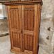 Armoire à tiroirs ancienne néogothique