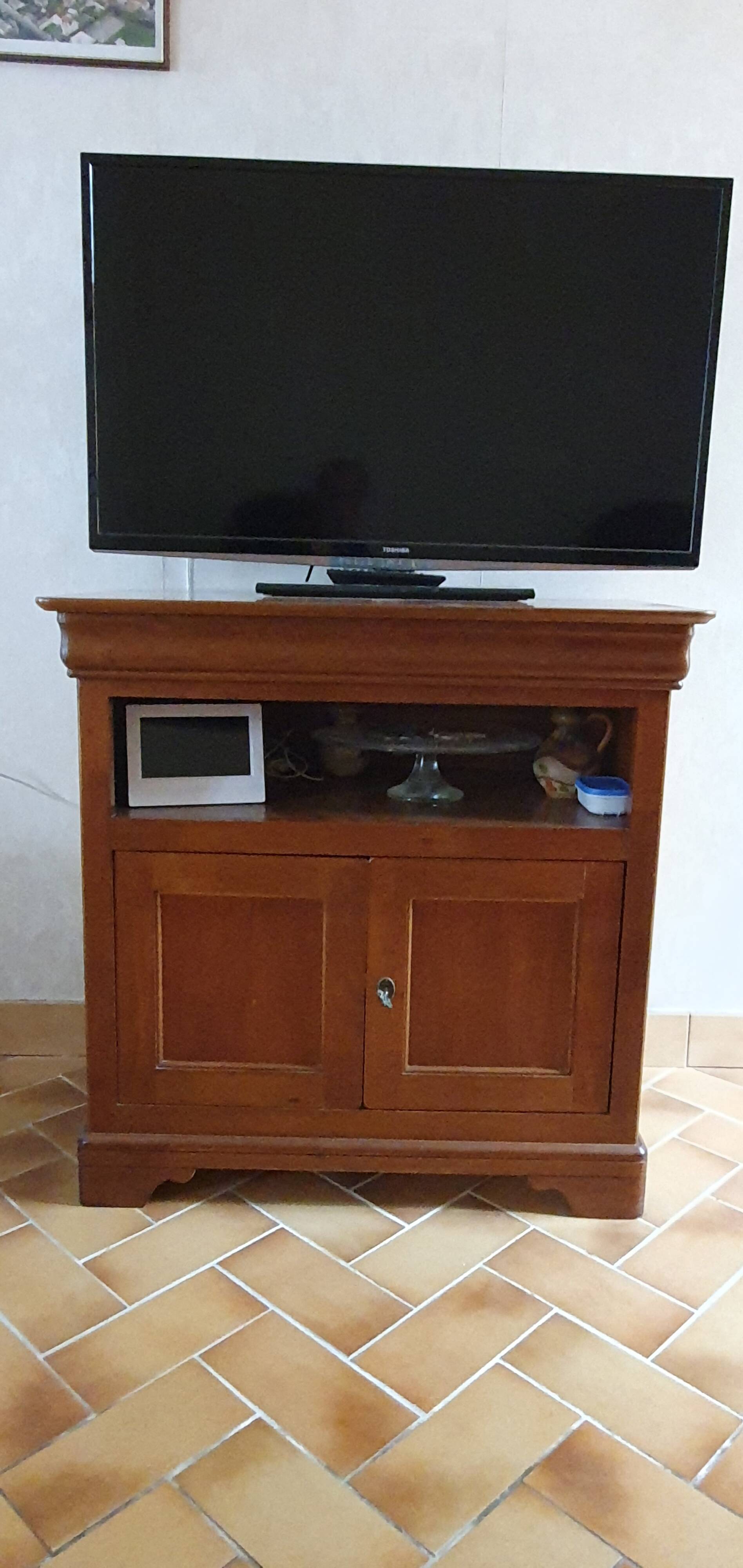 Cherry wood TV unit