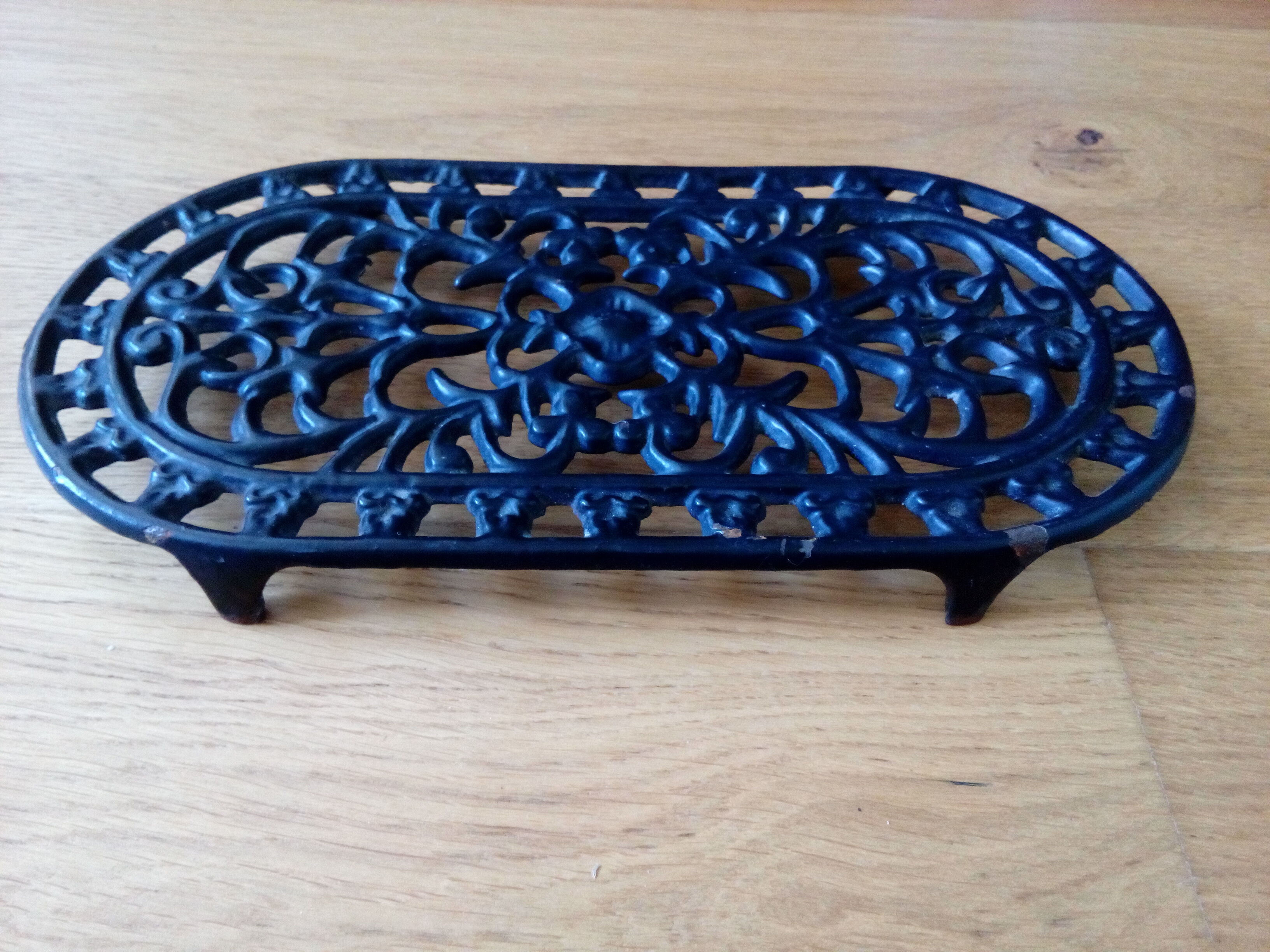 Black enamelled cast iron dish