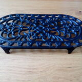 Black enamelled cast iron dish