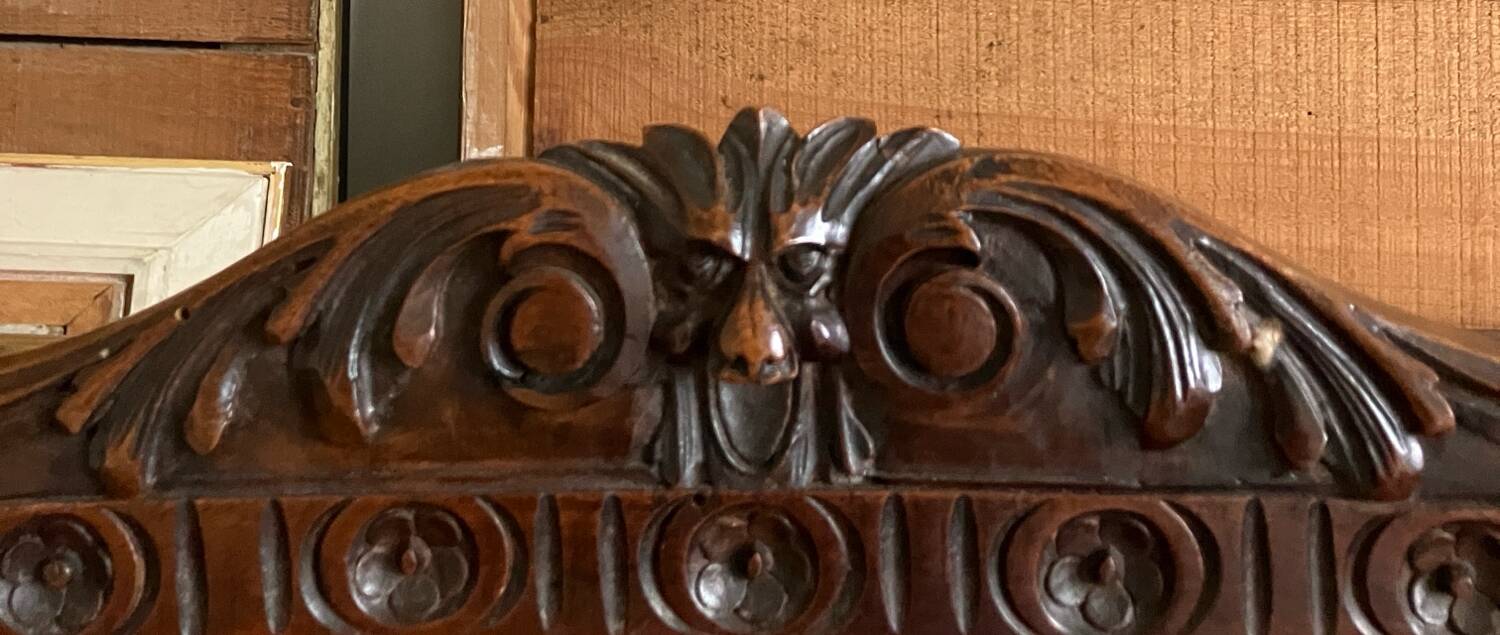 Renaissance-style Dagobert armchair in wood