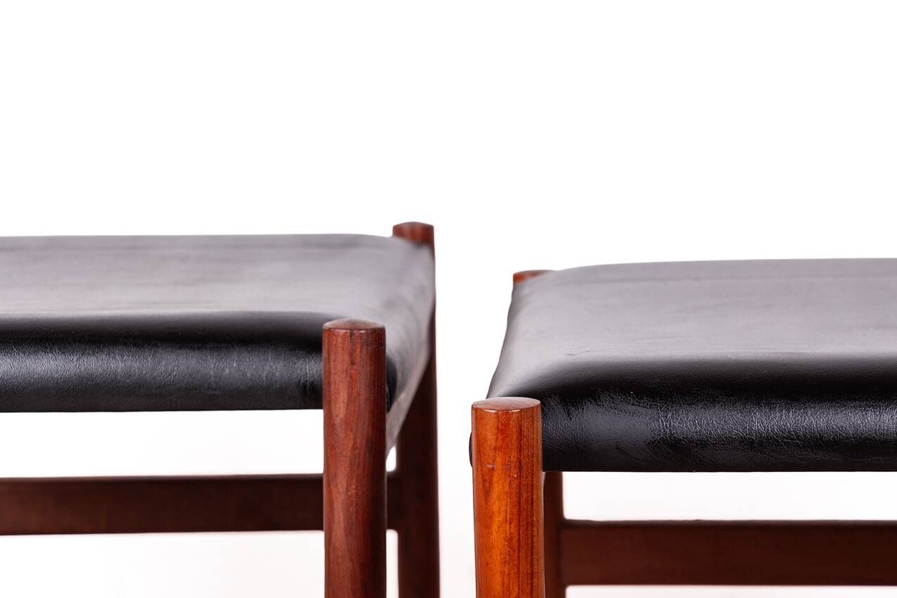 4 Tabourets Danois en teck et cuir noir modèle 40 par Hugo Farndsen 1960.