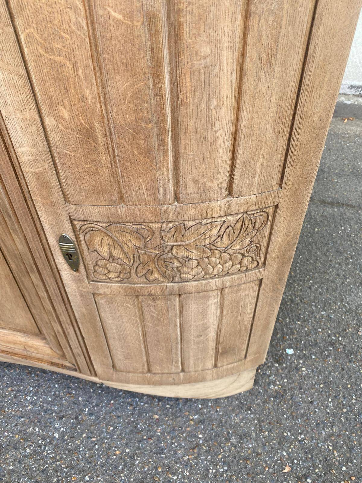 Art Deco vintage Parisian buffet renovated in solid oak and pink marble from the 1930s.