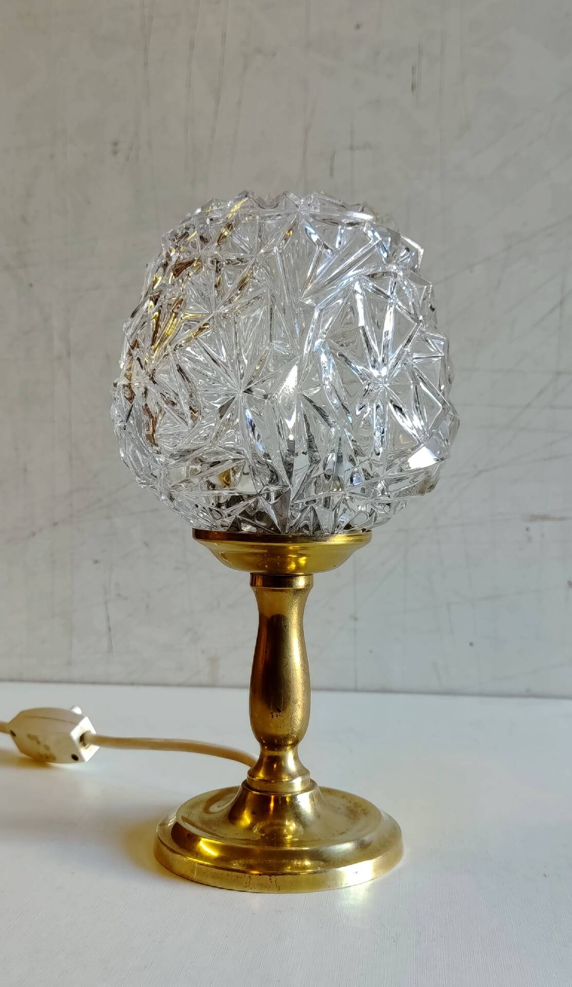Lampe à poser en laiton doré et verre - mid.XXeme