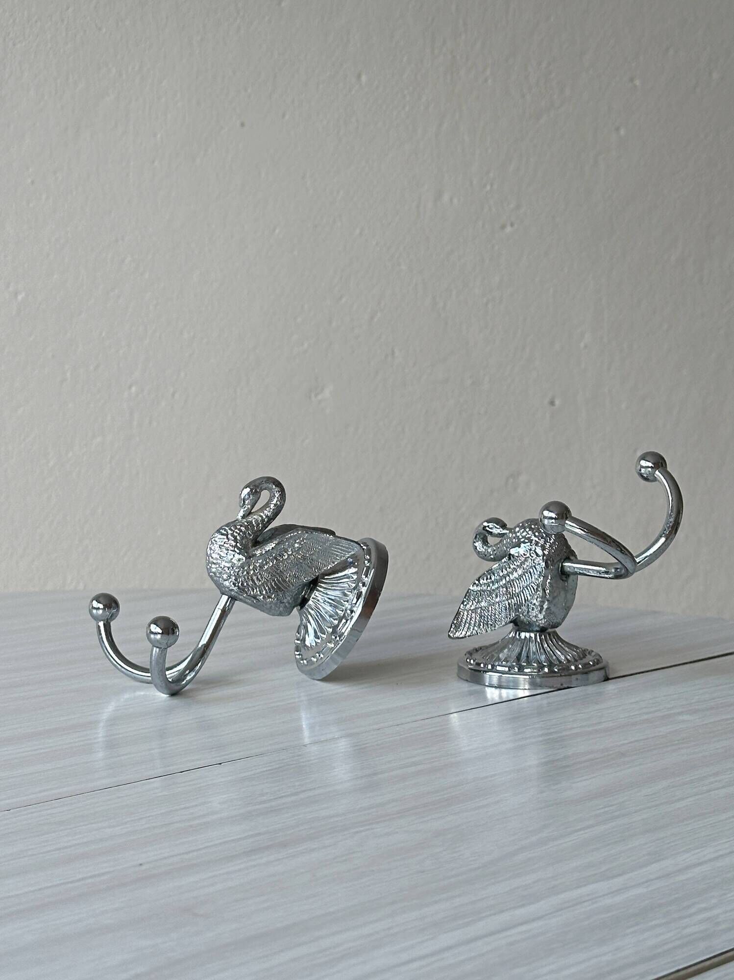 Pair of metal swan wall hooks
