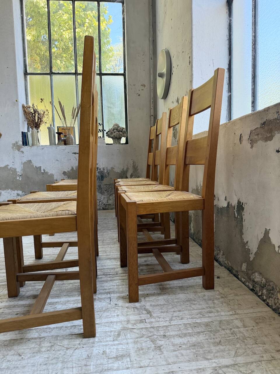 Set of 8 blond oak chairs with straw seats