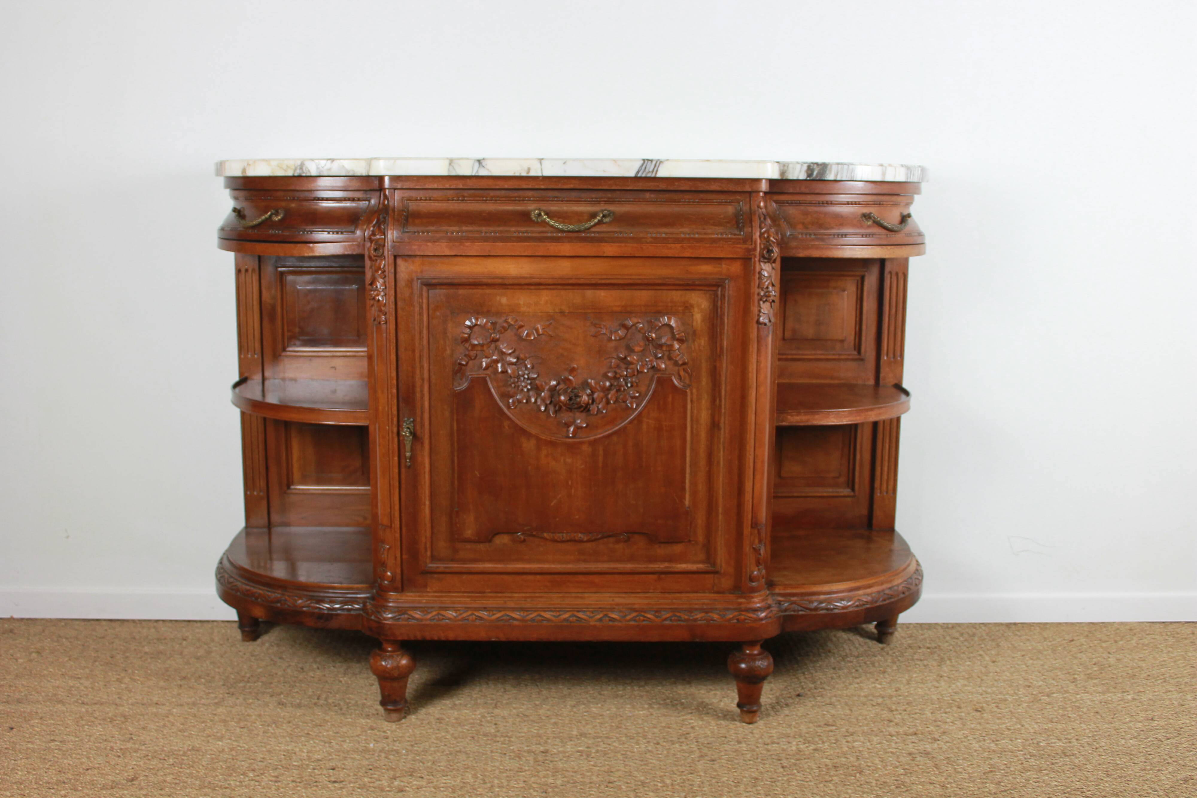 Half-moon shaped serving trolley