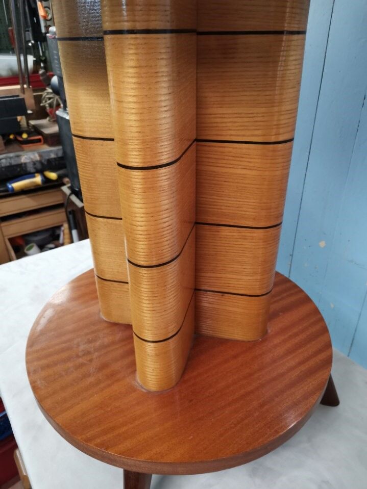 Healing in oak veneer 70 years