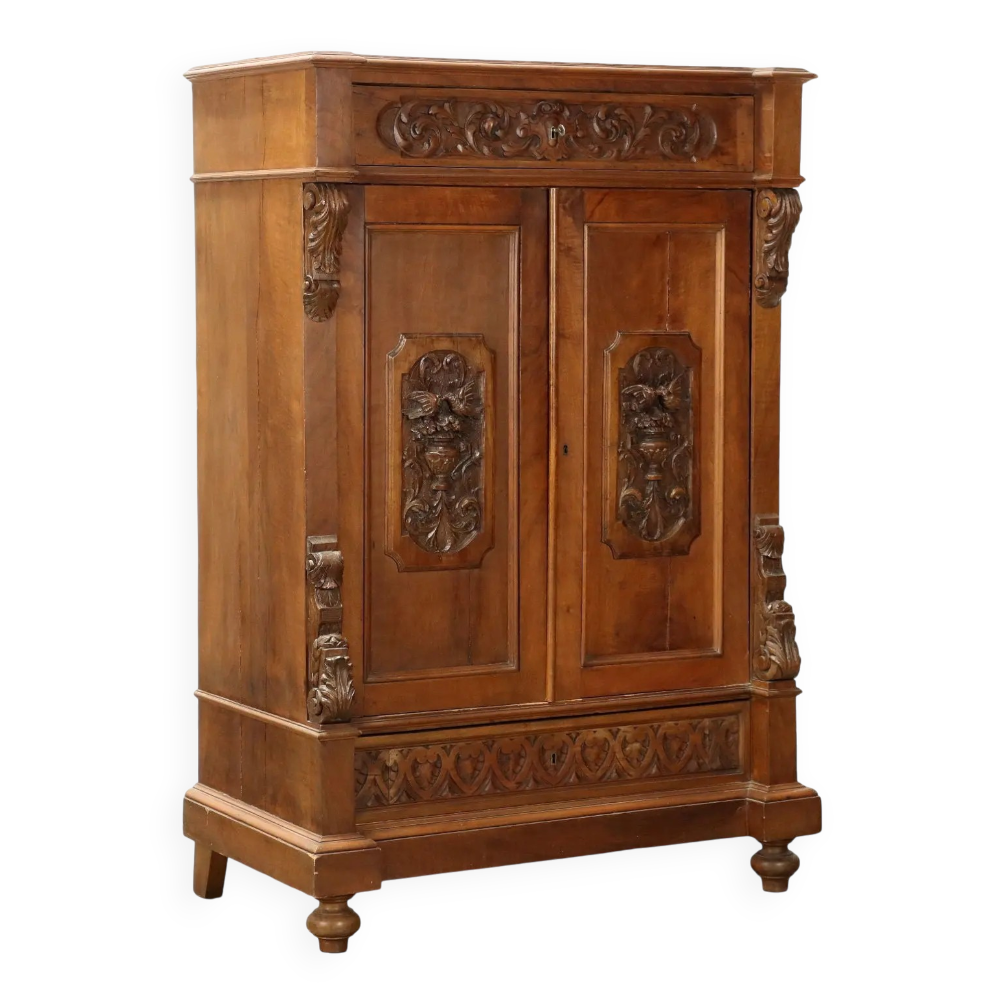 Antique neo-Renaissance walnut buffet, Italy, 19th century