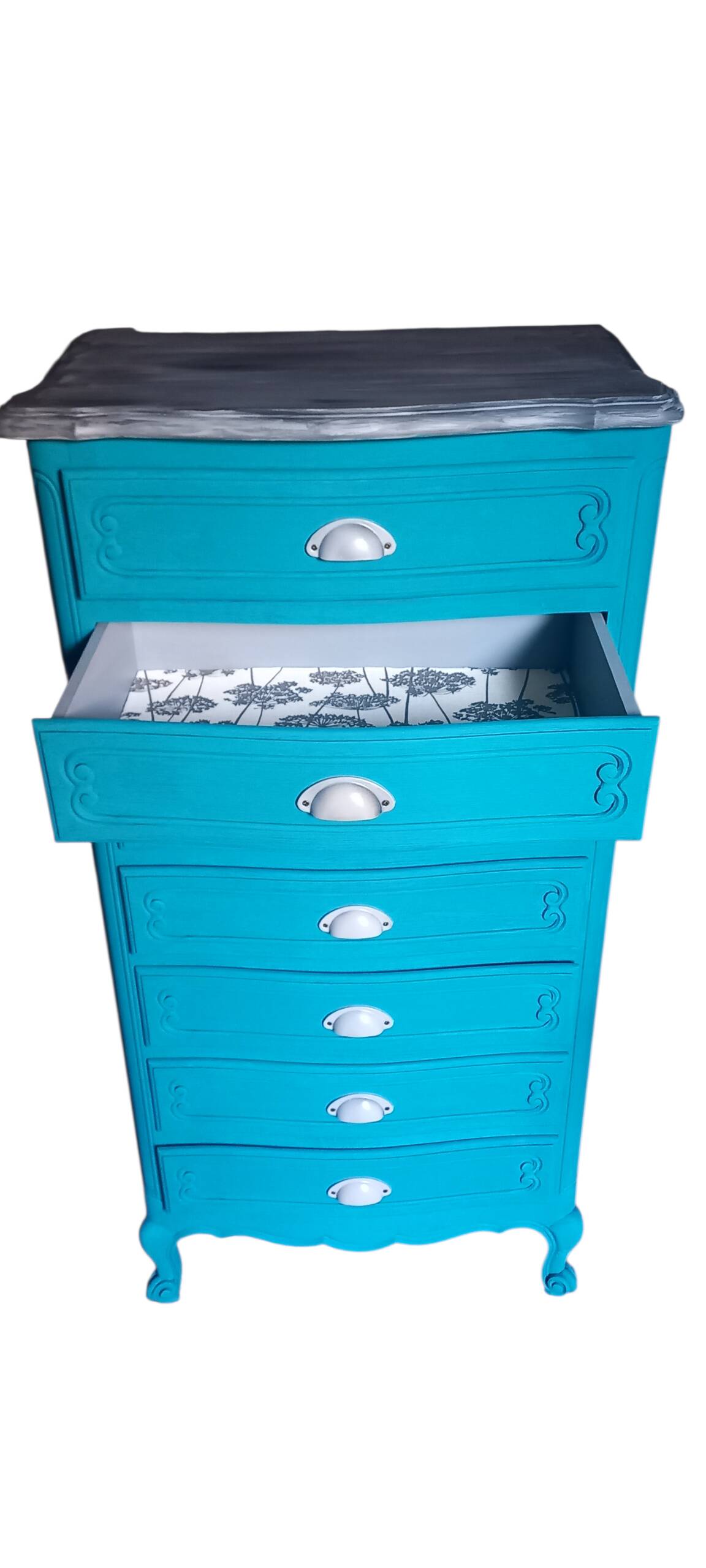 Antique chest of drawers