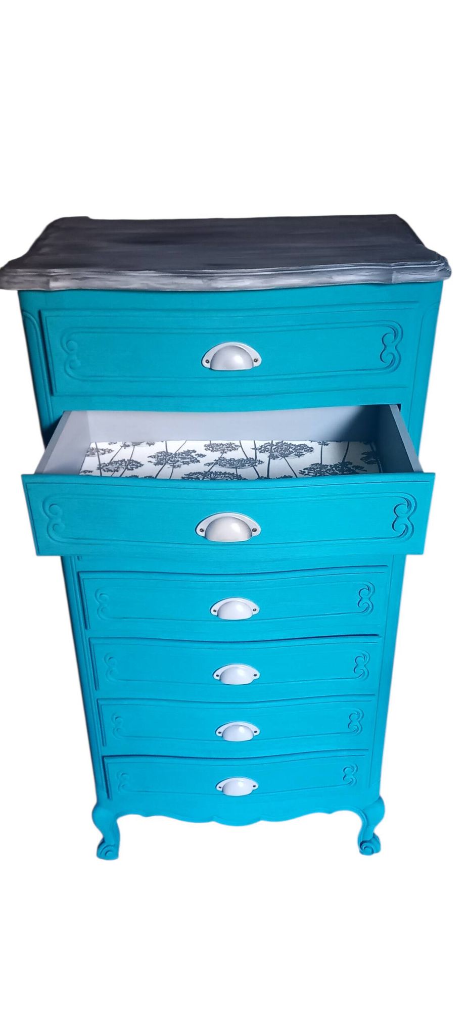 Antique chest of drawers