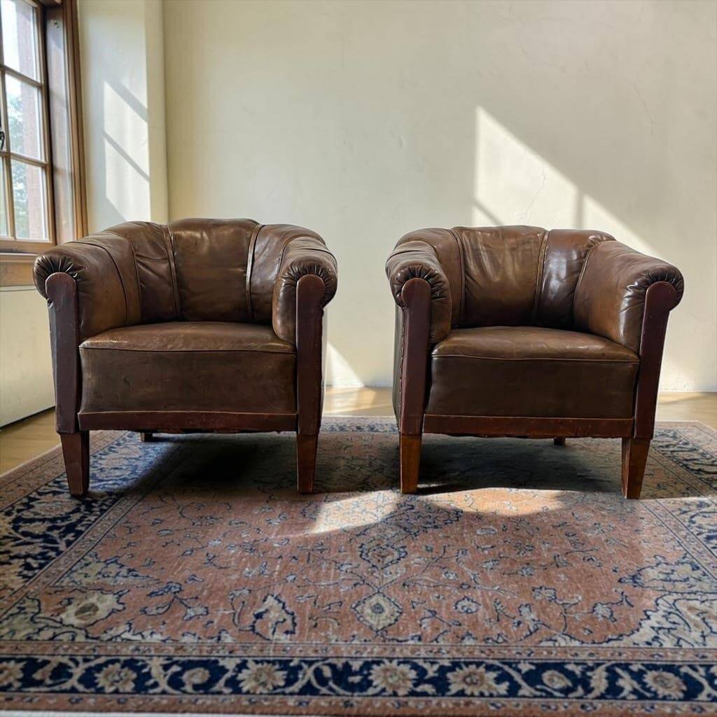 Set of 2 vintage Art Deco individual armchairs/seats in cognac leather.