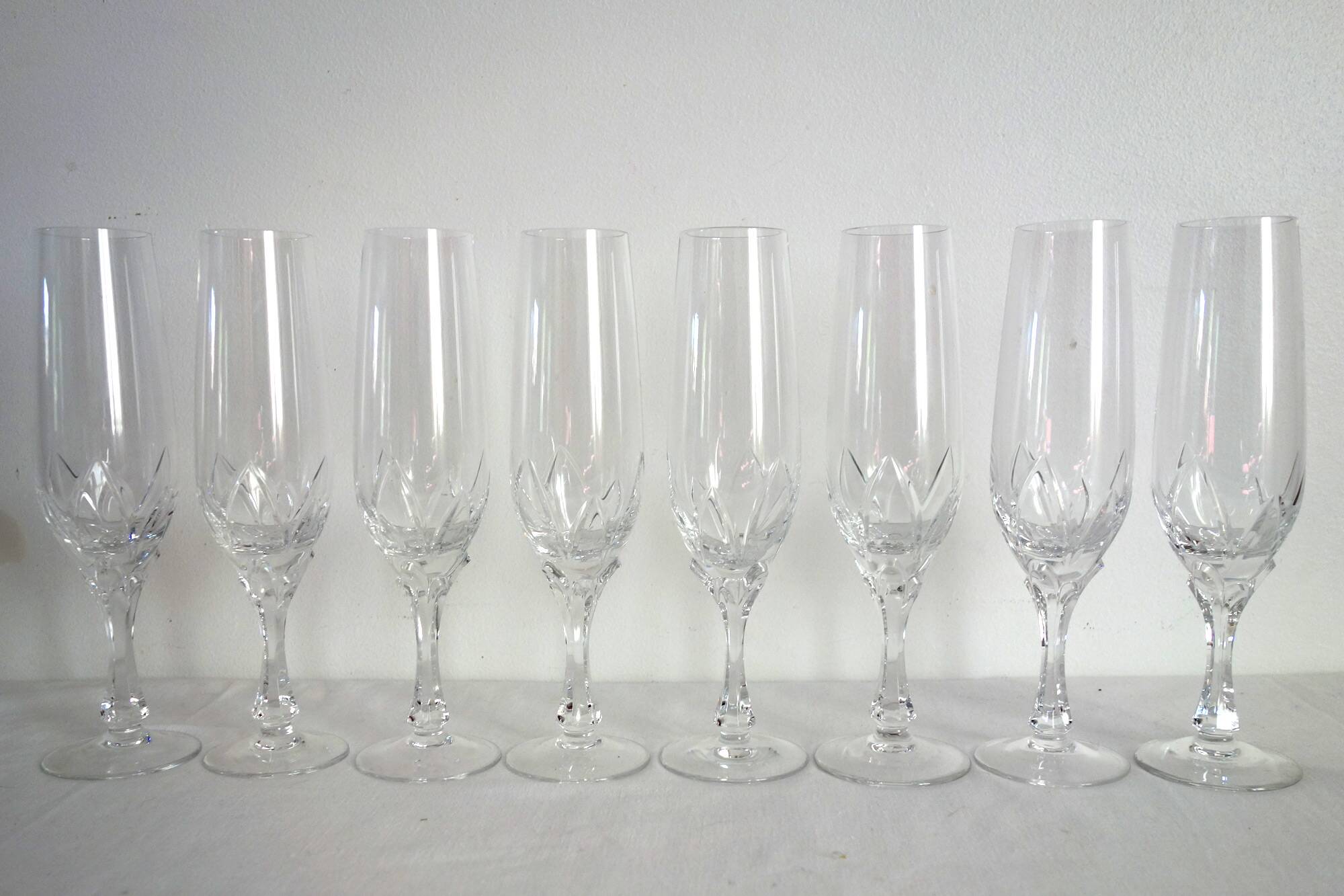 8 flûtes à champagne en cristal ciselé vintage