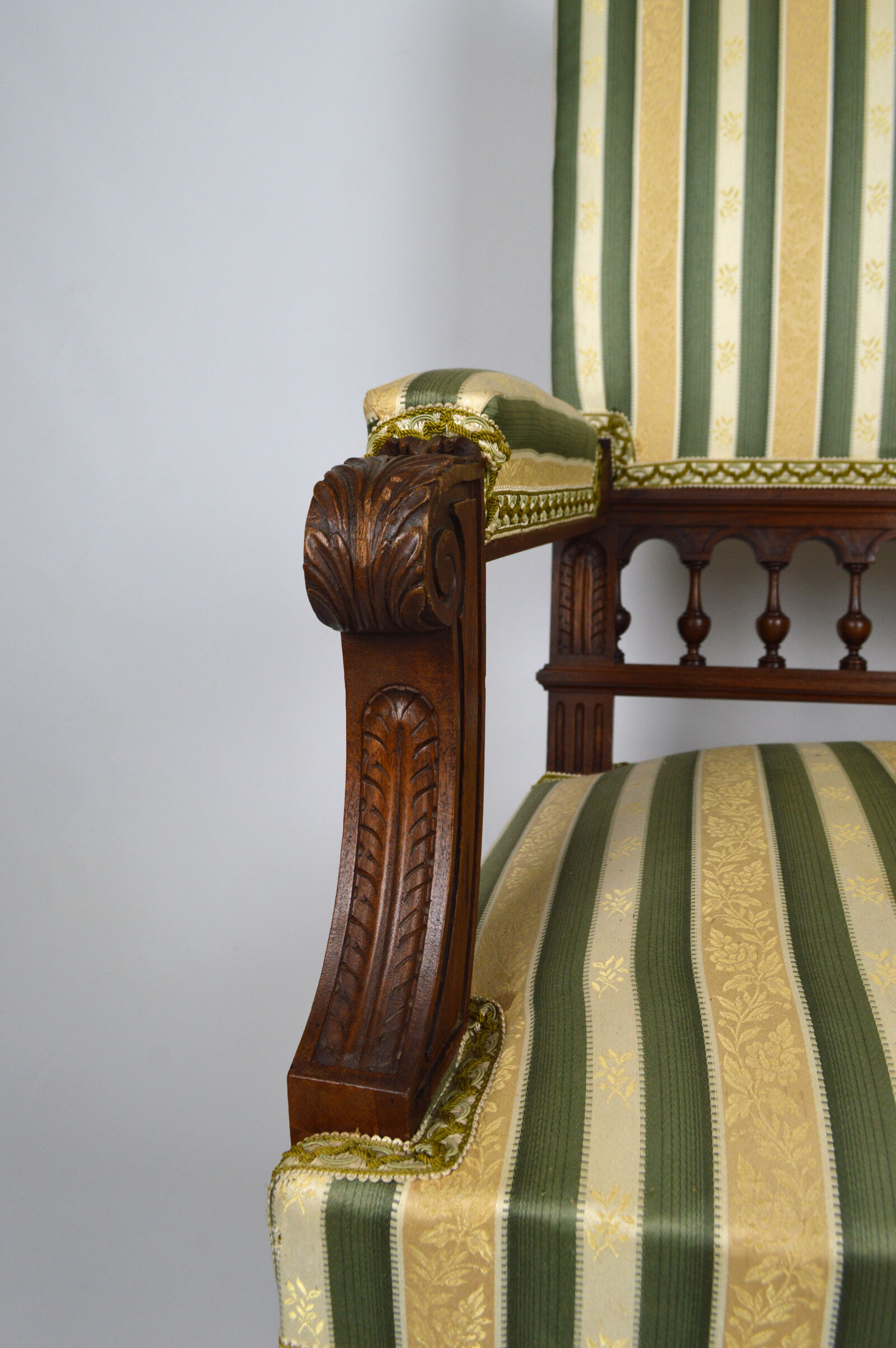 Neo-Renaissance walnut armchair with lion heads, circa 1880