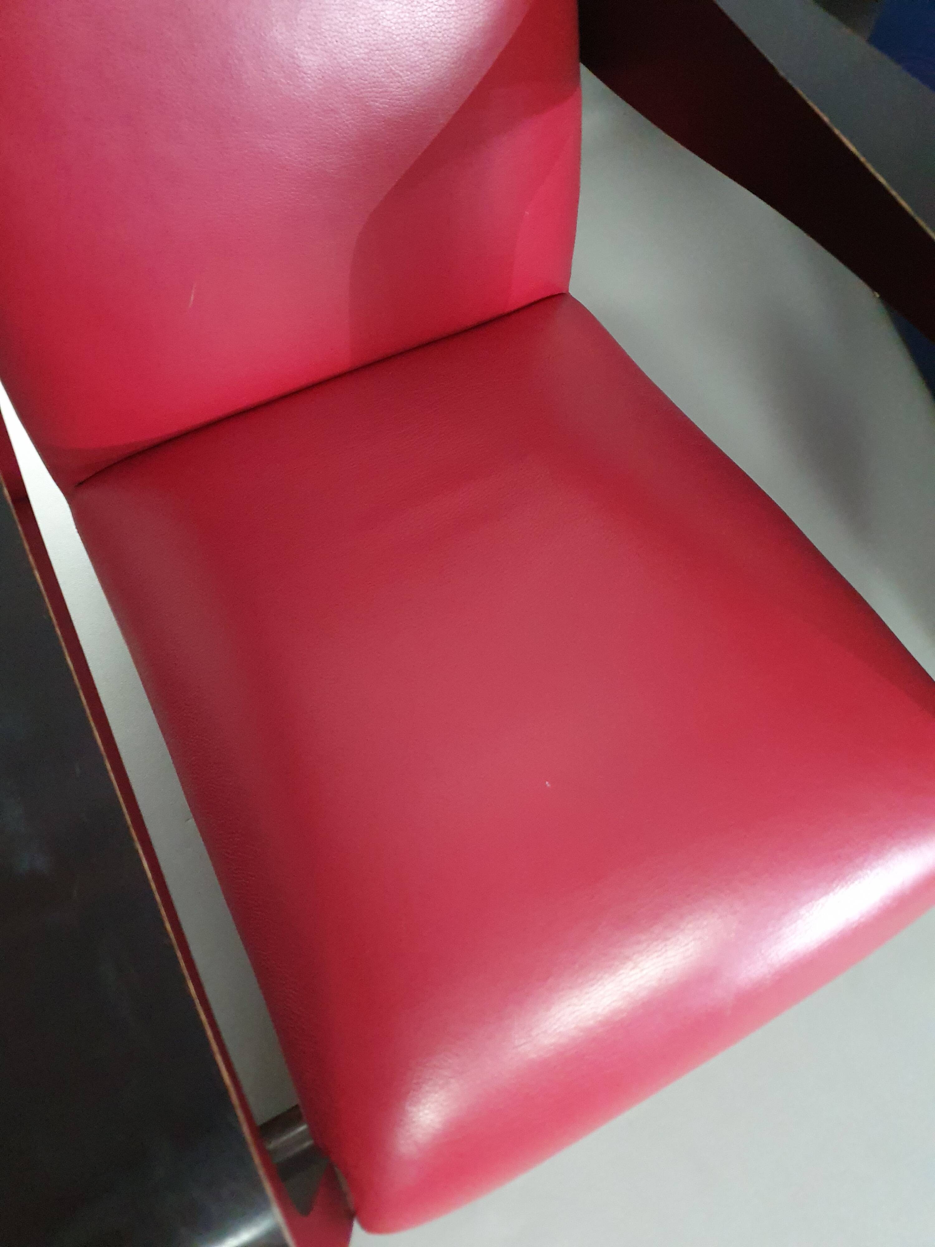 4 x Vintage Ying lounge chairs / fauteuils van Hugues Chevalier,'90. 3 x blue / 1 x red leather