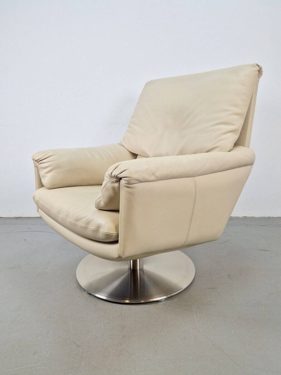 Fauteuil Cece pivotant en cuir de Leolux