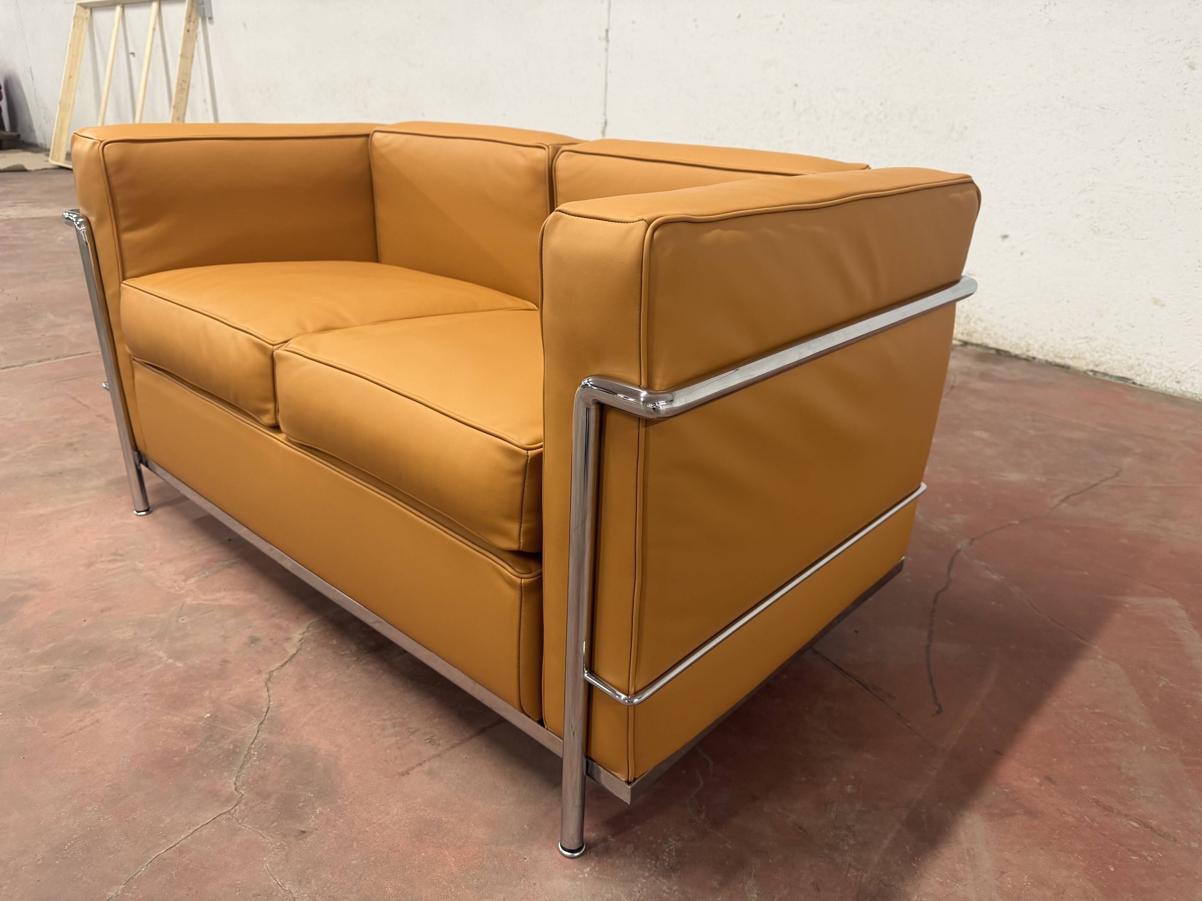 Original Cassina 2-seater Le Corbusier LC2 Cognac Camel leather IN NEW CONDITION!!