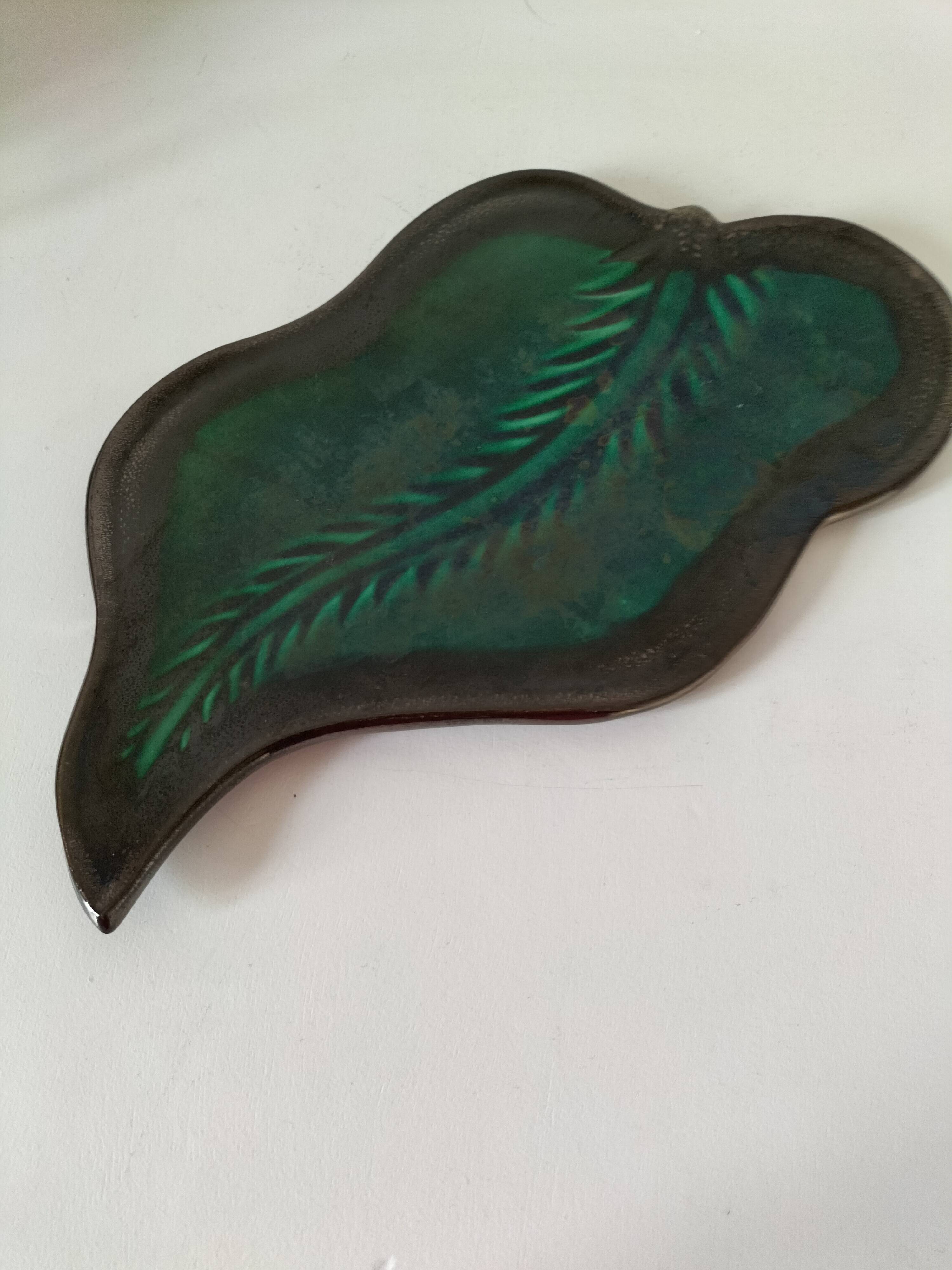 Ceramic leaf dish
