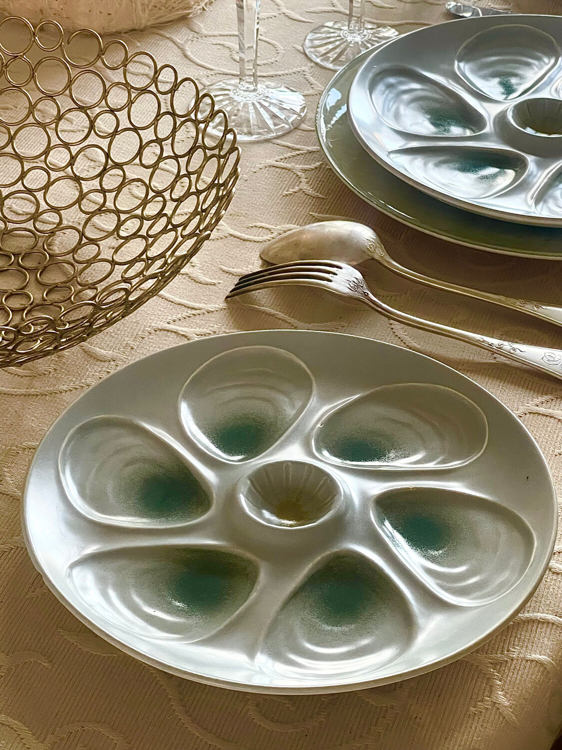 11 oyster plates 1960.