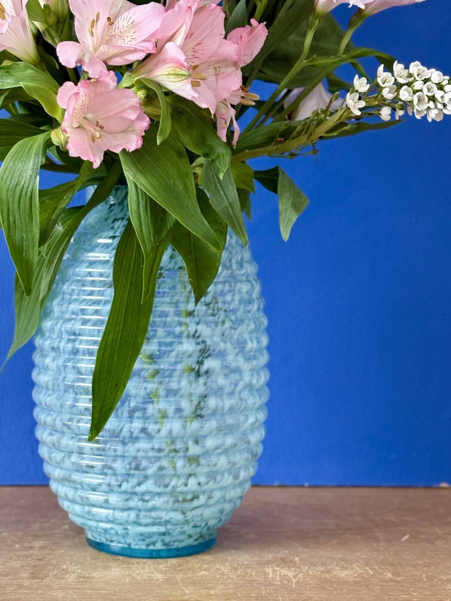 Vase vintage art déco, en verre de Clichy bleu