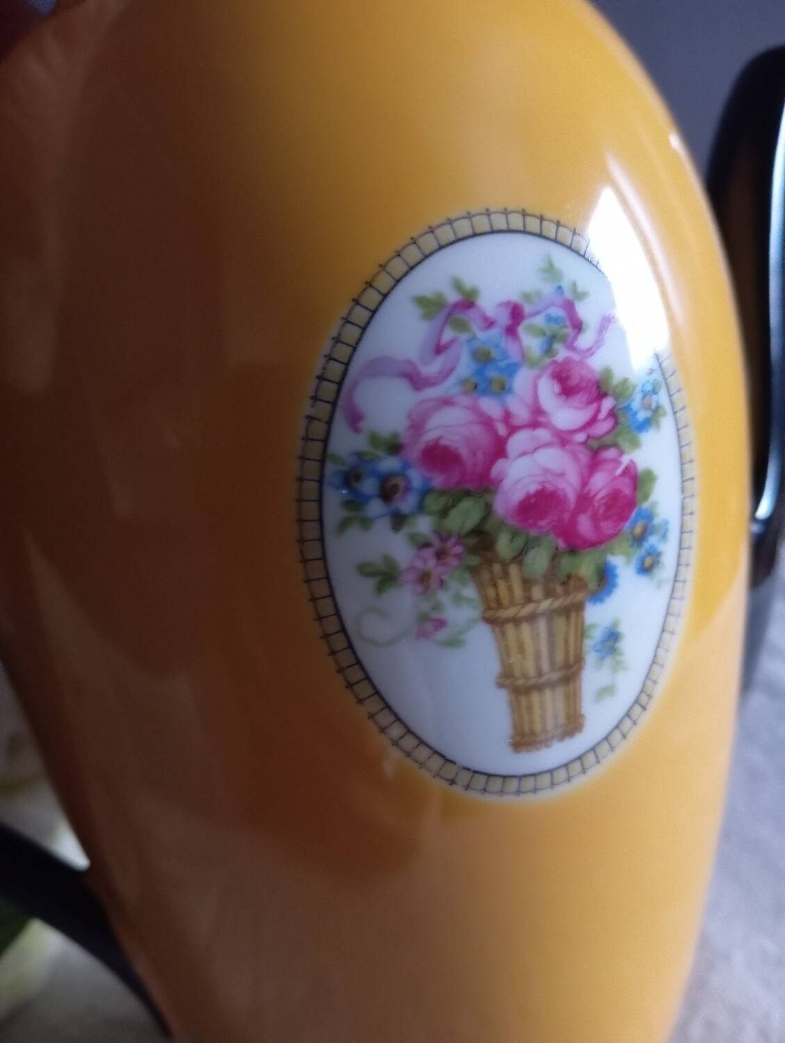 Yellow and black teapot, floral medallion, Deuschland porcelain, circa 1920
