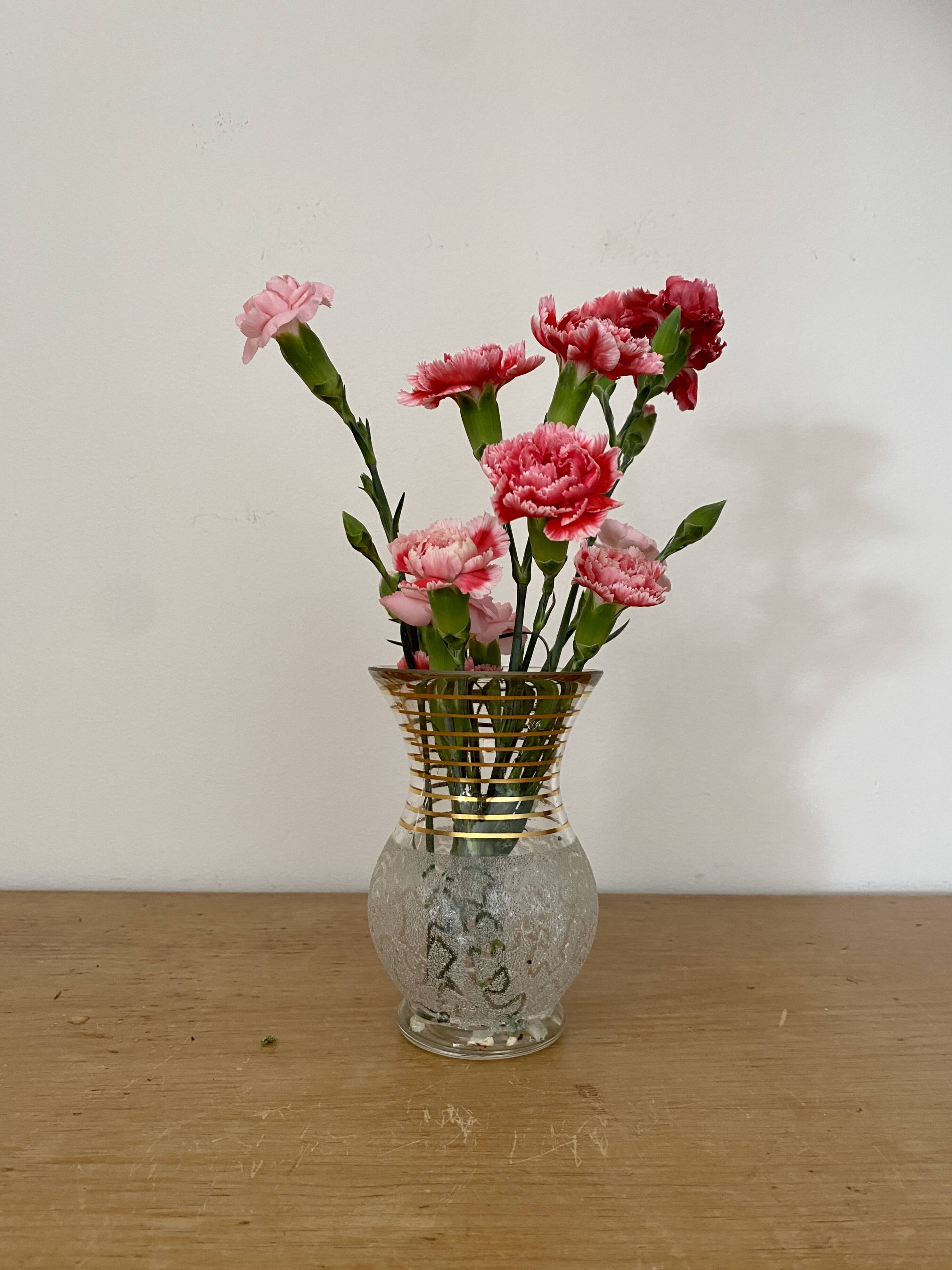 Vintage vase in white and gold granite glass