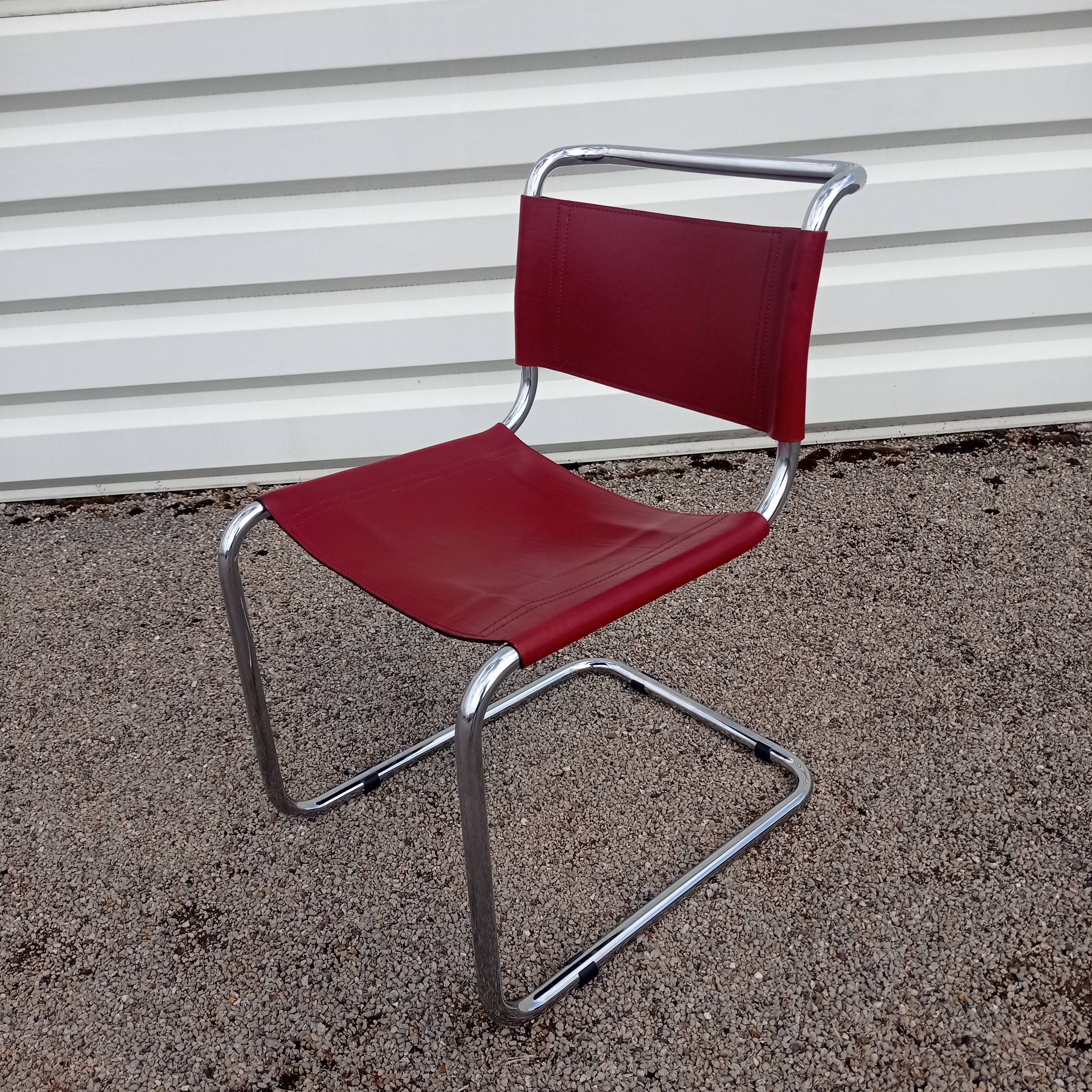 Pair of Bersanelli chairs in black and burgundy leather