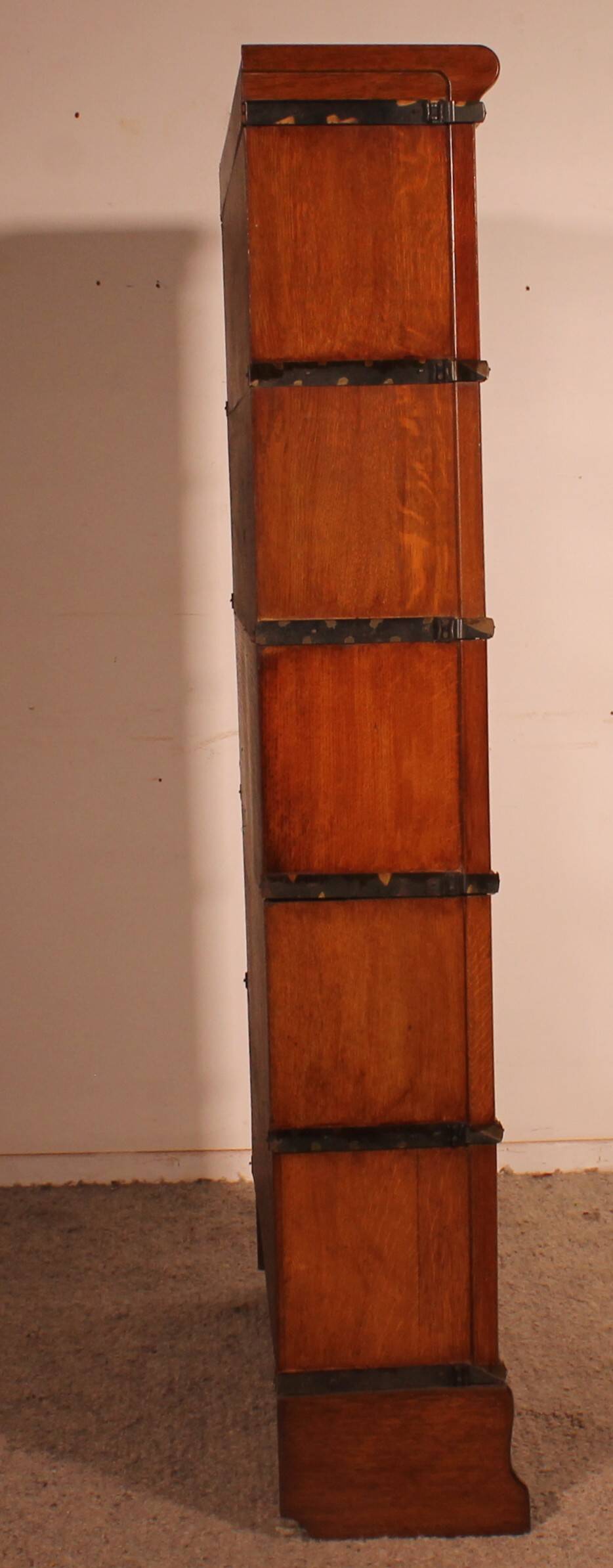 Globe Wernicke Library in oak, 5 pieces.