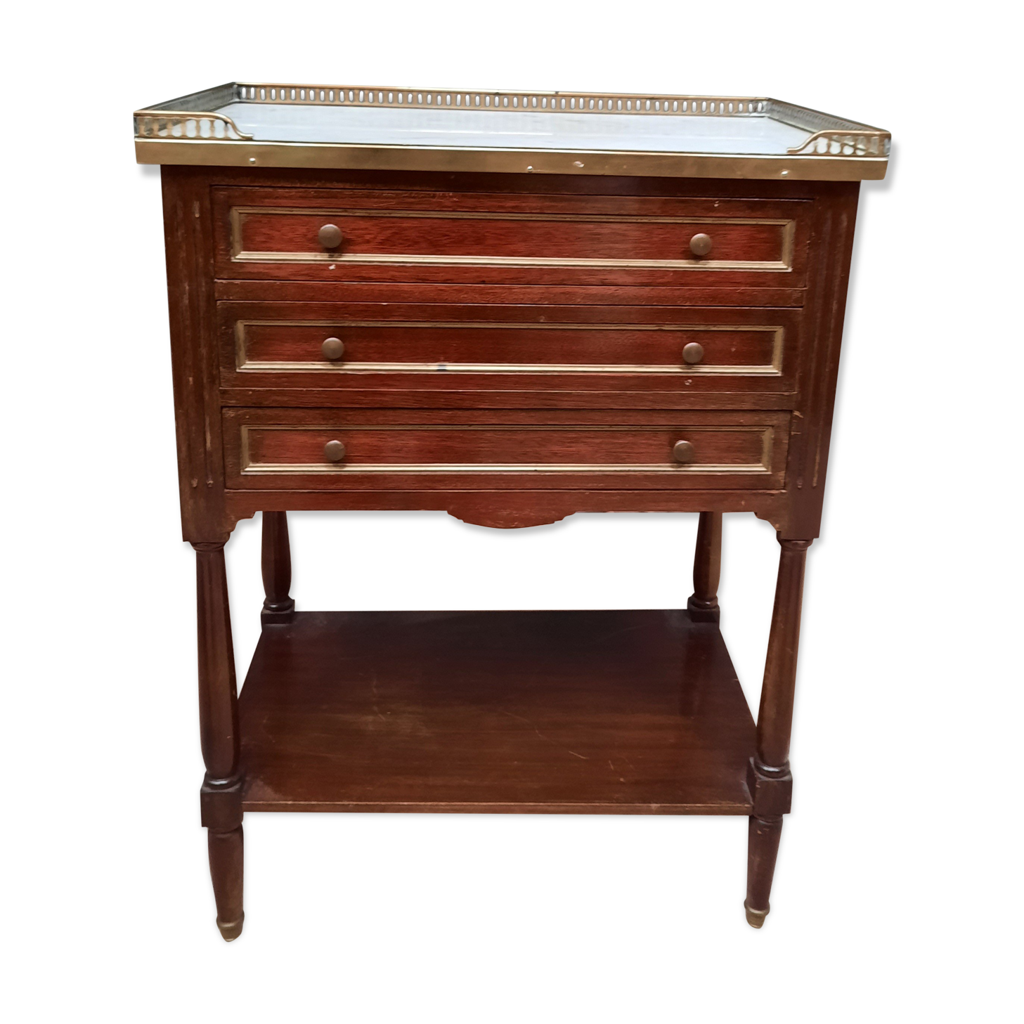 Mahogany chest of drawers in Louis XVI style