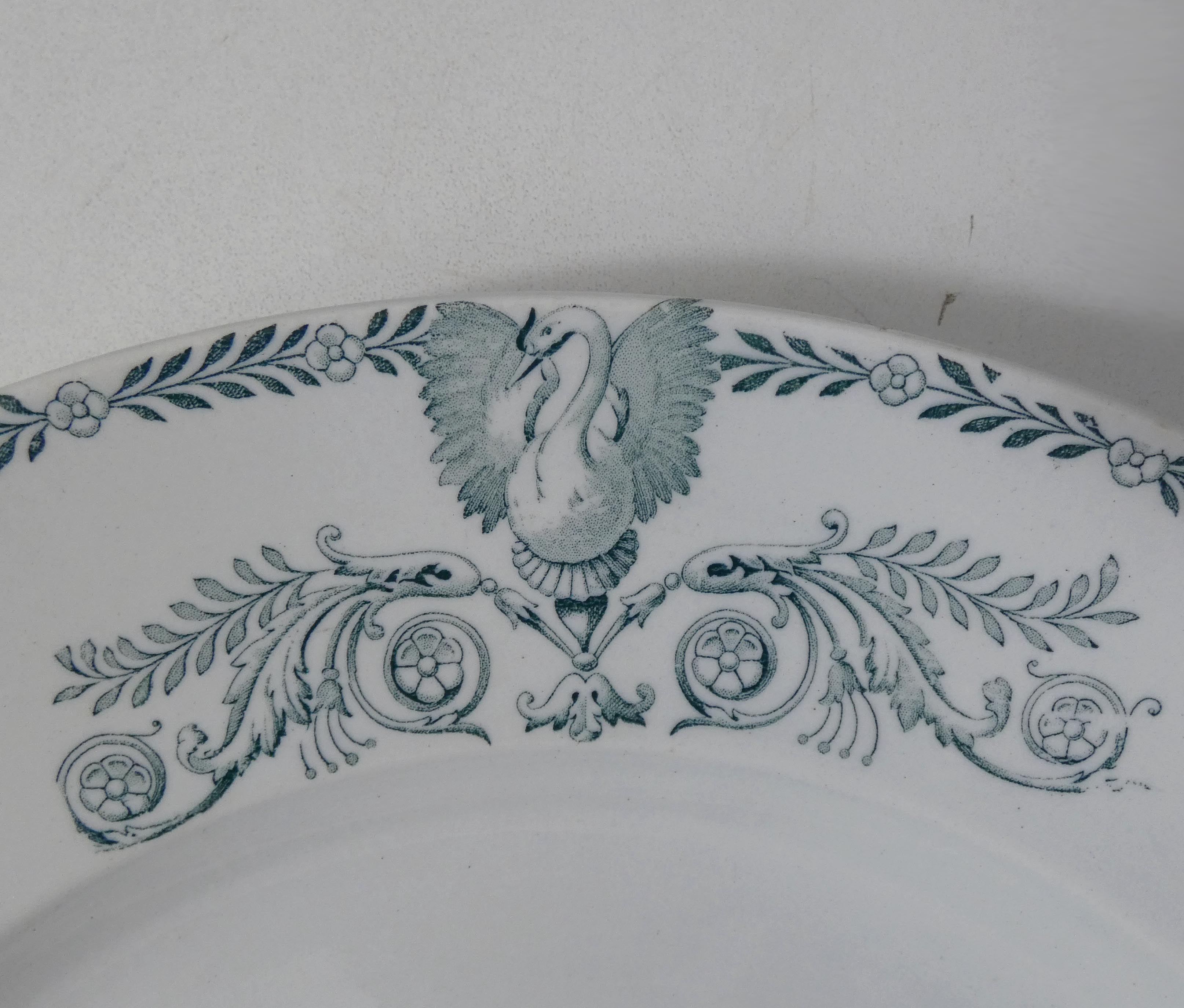 Dish or cake compiegne, terre de fer