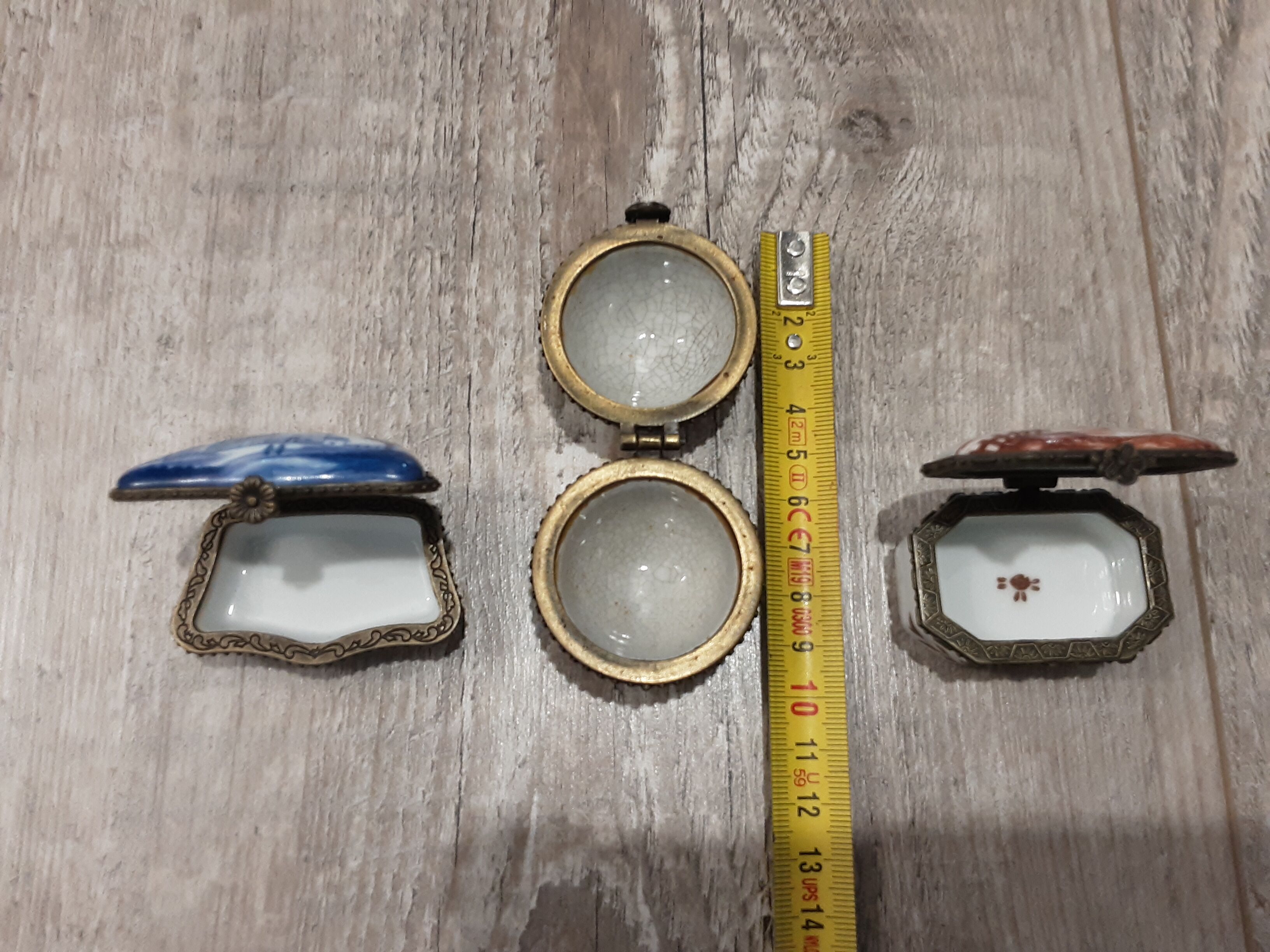 Lots of 3 old pill dispensers