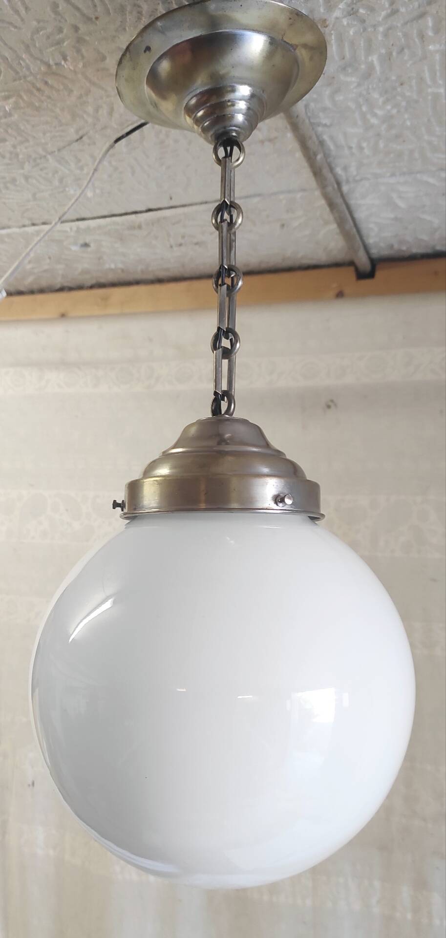 Suspension design Bauhaus globe opaline (diam: 20 cm) - mid 20th century
