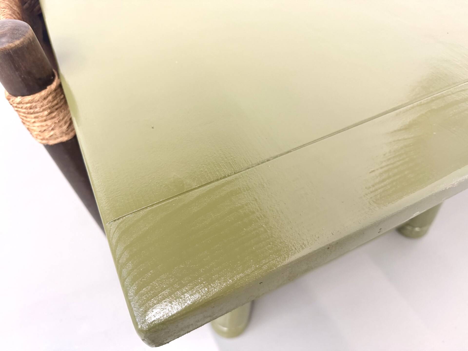 Glossy olive green lacquered dining table — DLG Georges Robert, Circa 1970